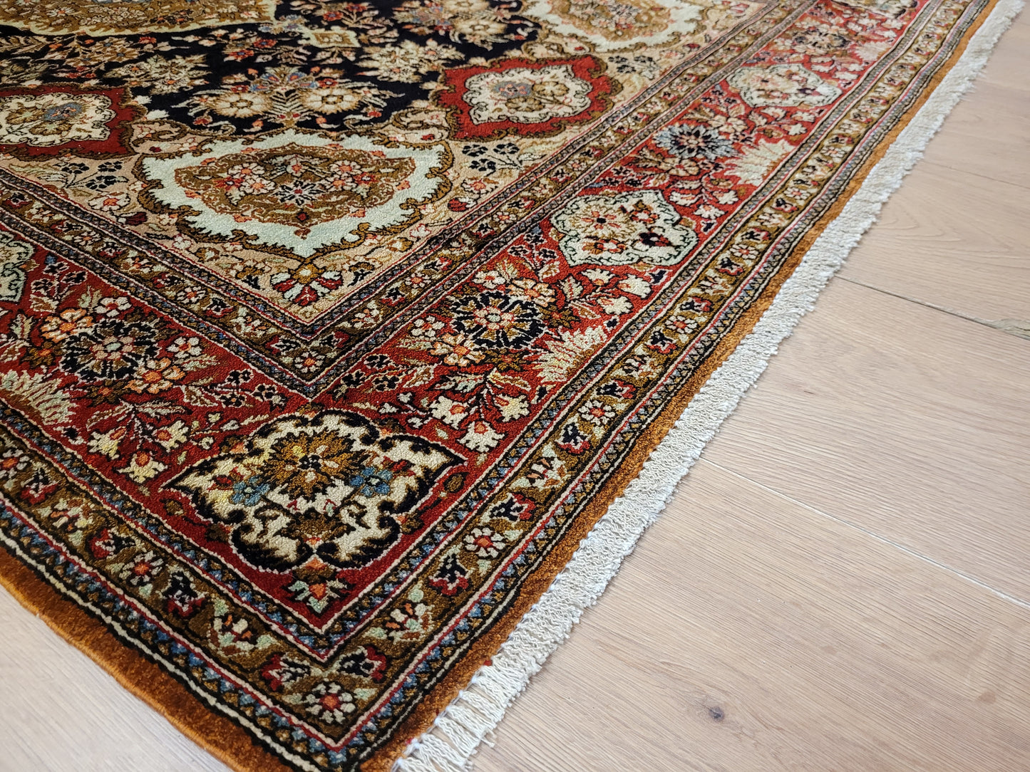 Ghom Seide Teppich Medaillon Blumenornamente feine Knüpfung