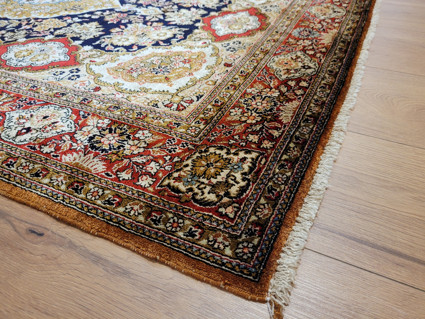 Ghom Seide Teppich Medaillon Blumenornamente feine Knüpfung