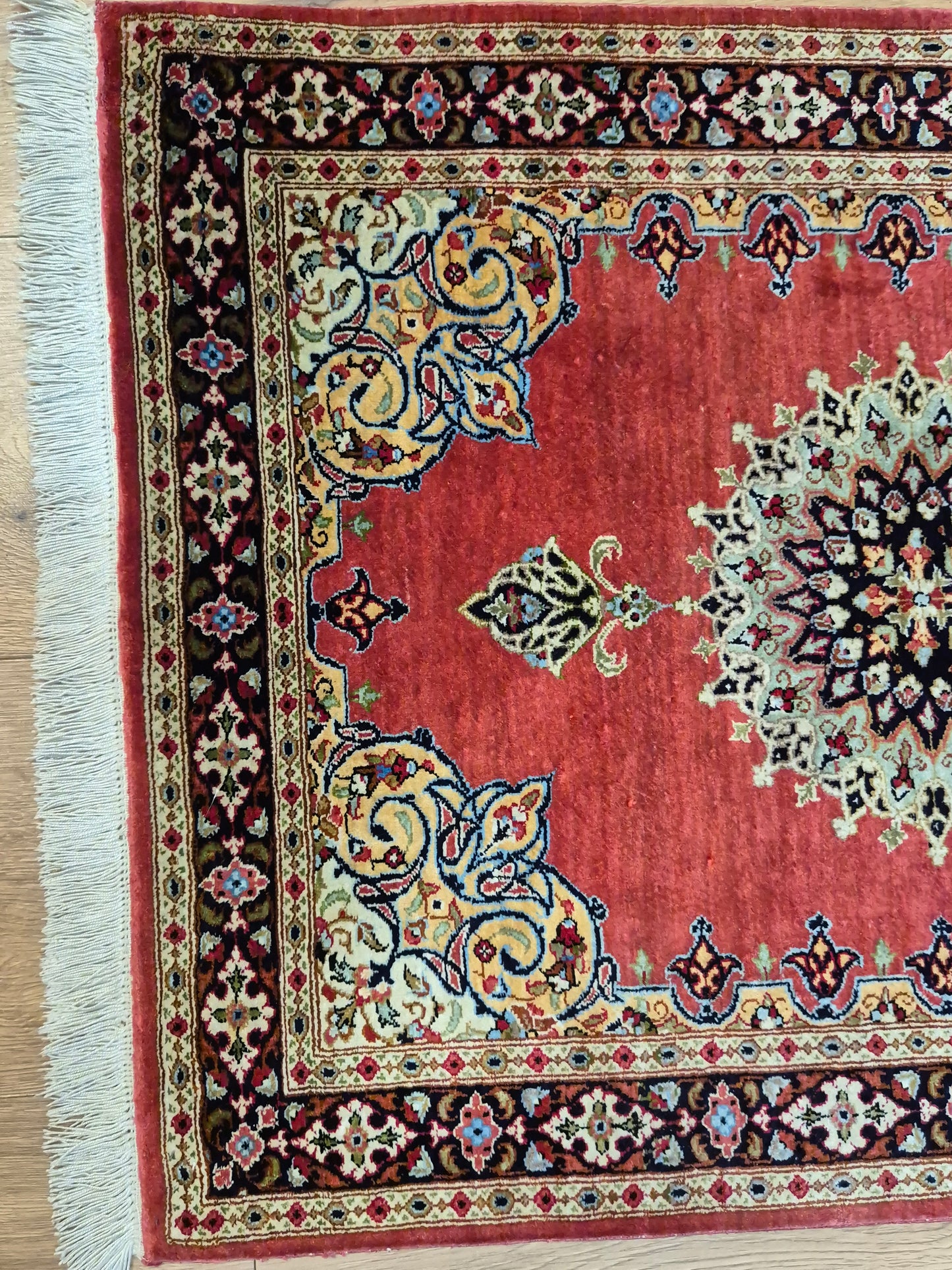 Ghom Seidenteppich Seide auf Seide Medaillon feine Knüpfung