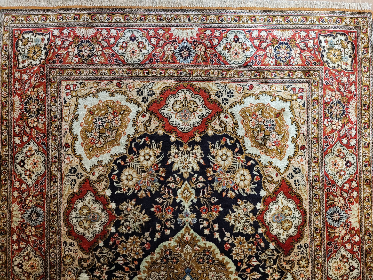 Ghom Seide Teppich Medaillon Blumenornamente feine Knüpfung