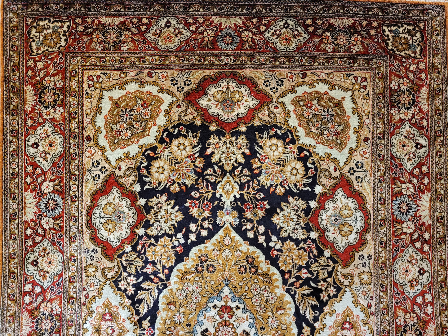 Ghom Seide Teppich Medaillon Blumenornamente feine Knüpfung