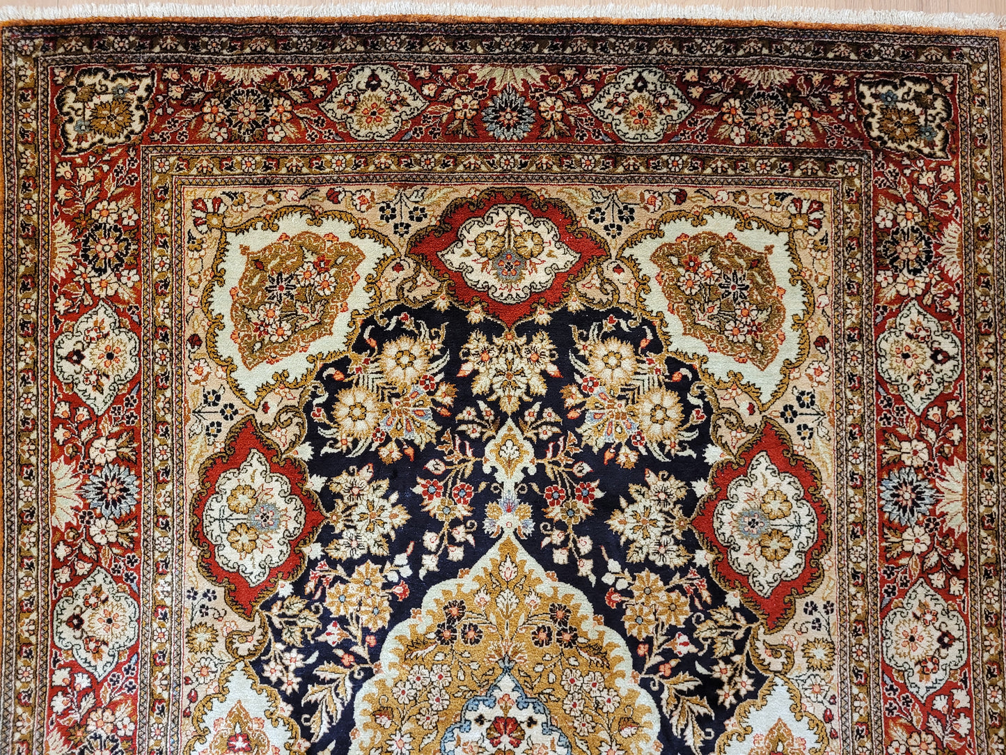 Ghom Seide Teppich Medaillon Blumenornamente feine Knüpfung