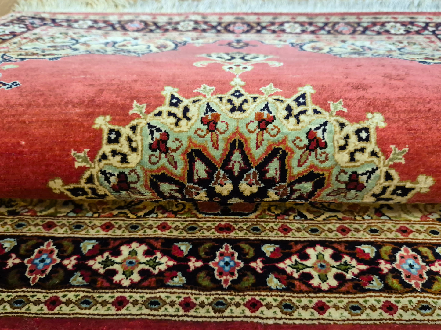 Ghom Seidenteppich Seide auf Seide Medaillon feine Knüpfung