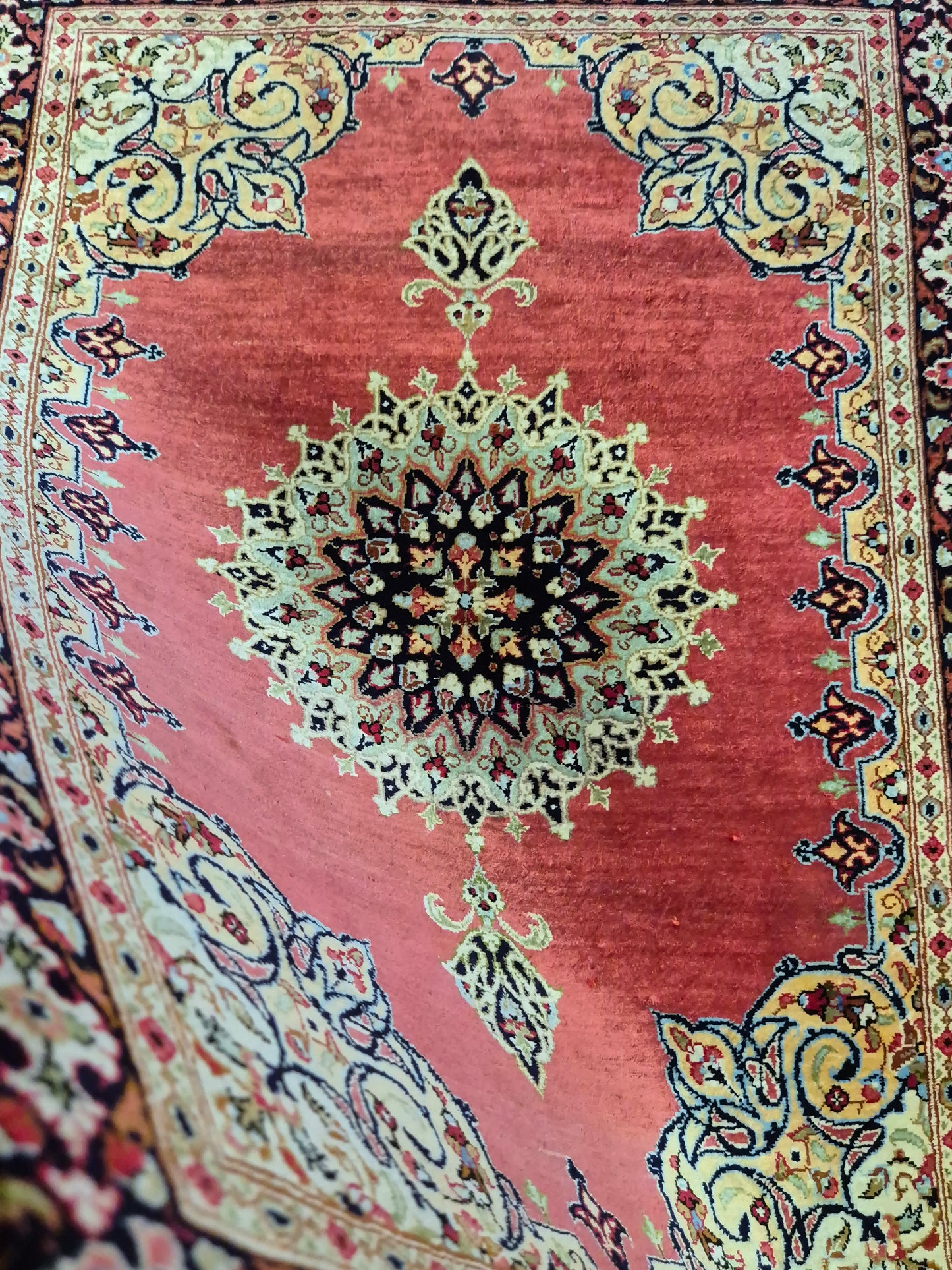 Ghom Seidenteppich Seide auf Seide Medaillon feine Knüpfung