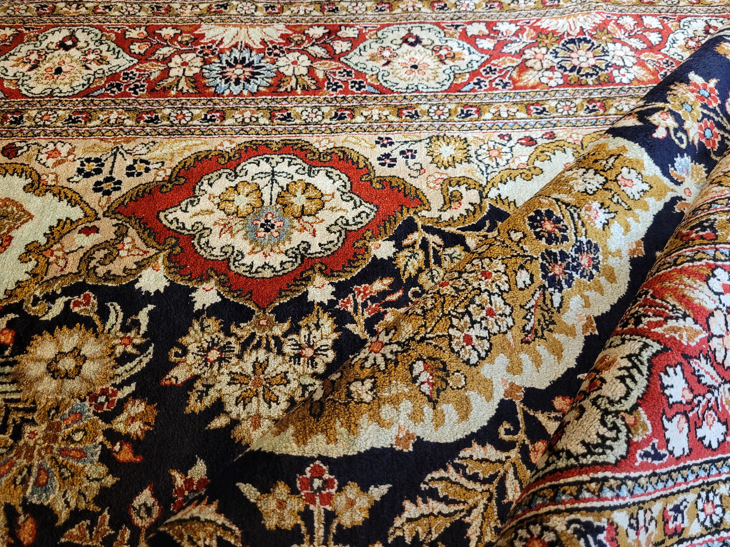 Ghom Seide Teppich Medaillon Blumenornamente feine Knüpfung