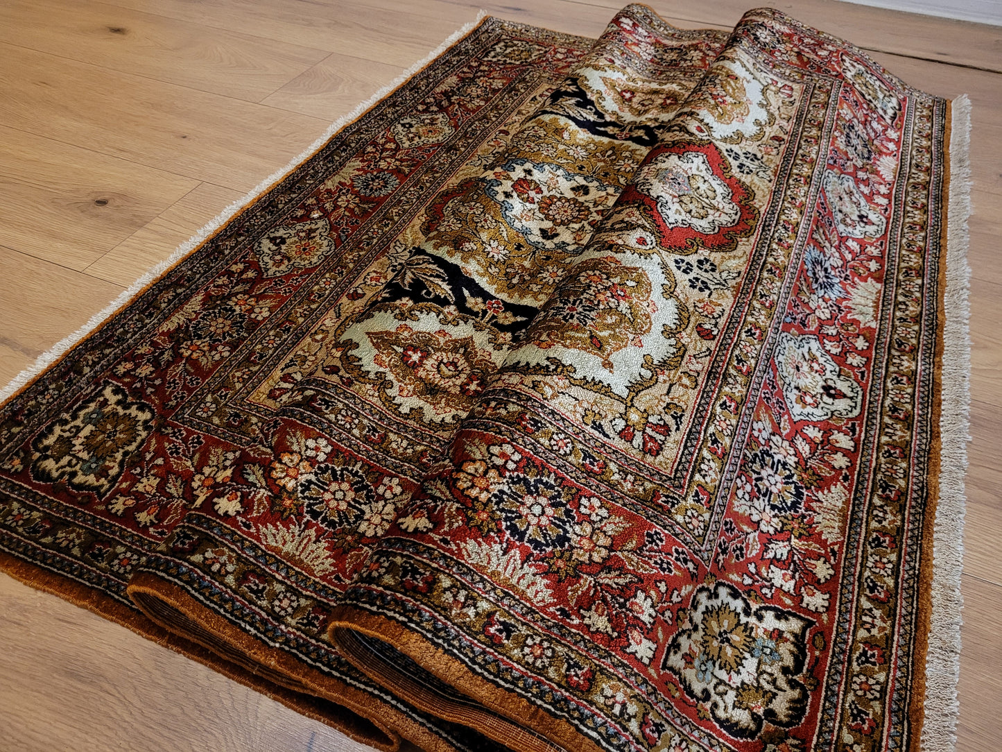 Ghom Seide Teppich Medaillon Blumenornamente feine Knüpfung