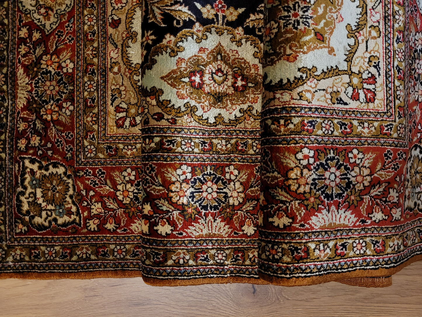 Ghom Seide Teppich Medaillon Blumenornamente feine Knüpfung