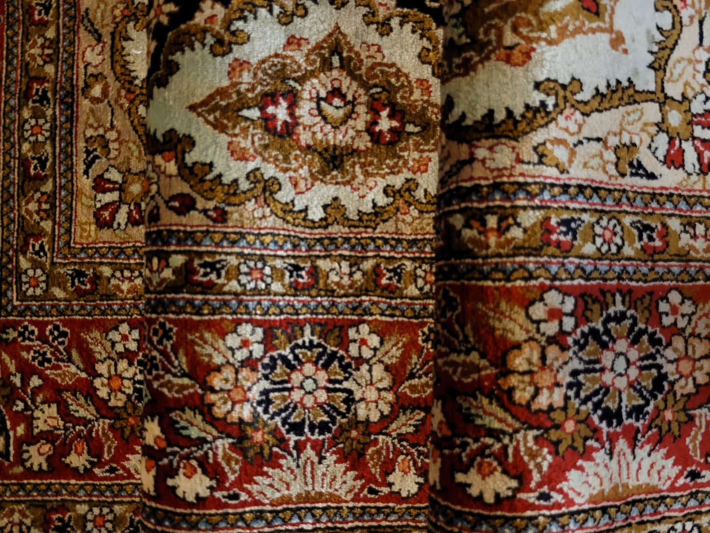 Ghom Seide Teppich Medaillon Blumenornamente feine Knüpfung