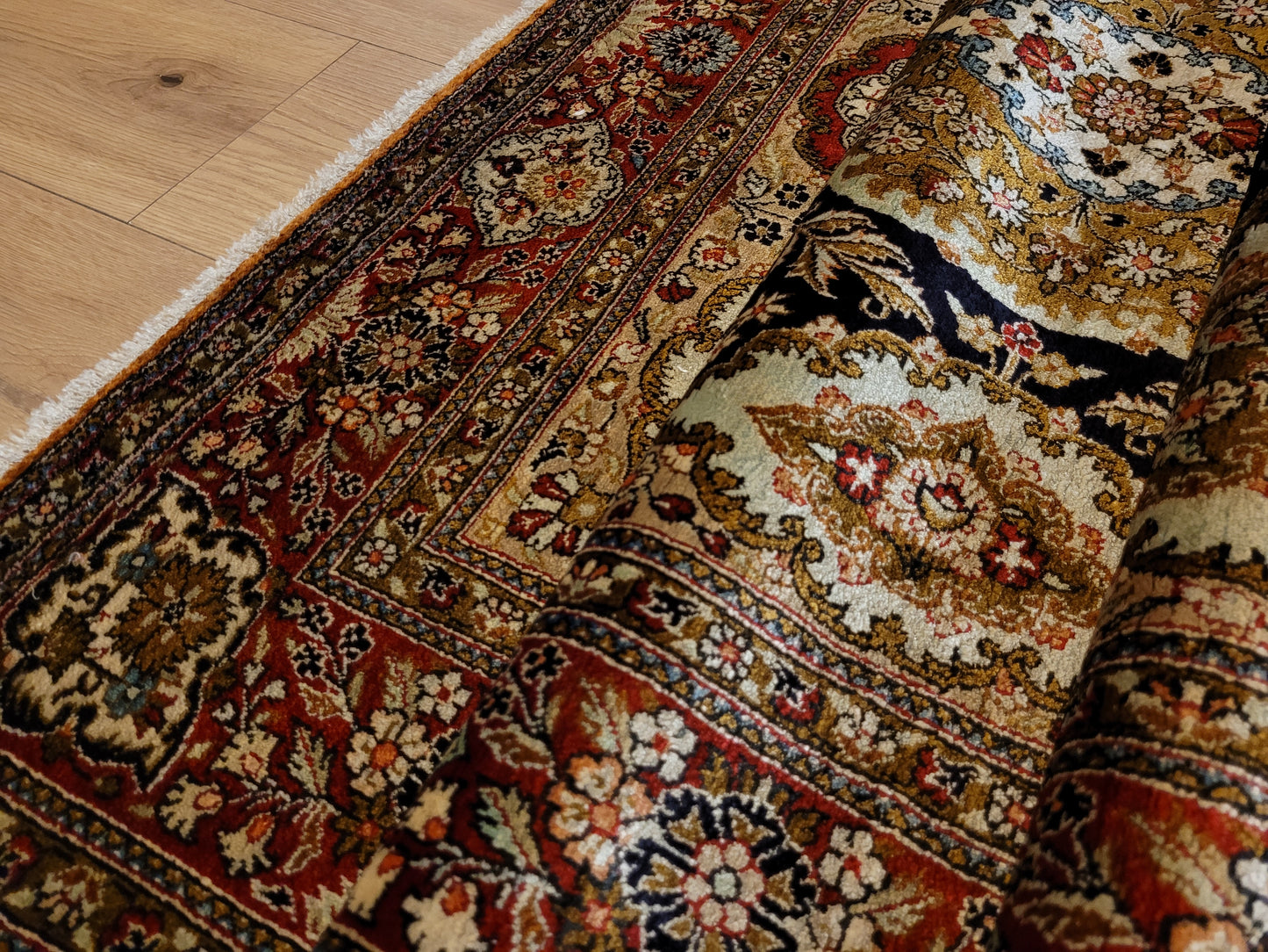 Ghom Seide Teppich Medaillon Blumenornamente feine Knüpfung