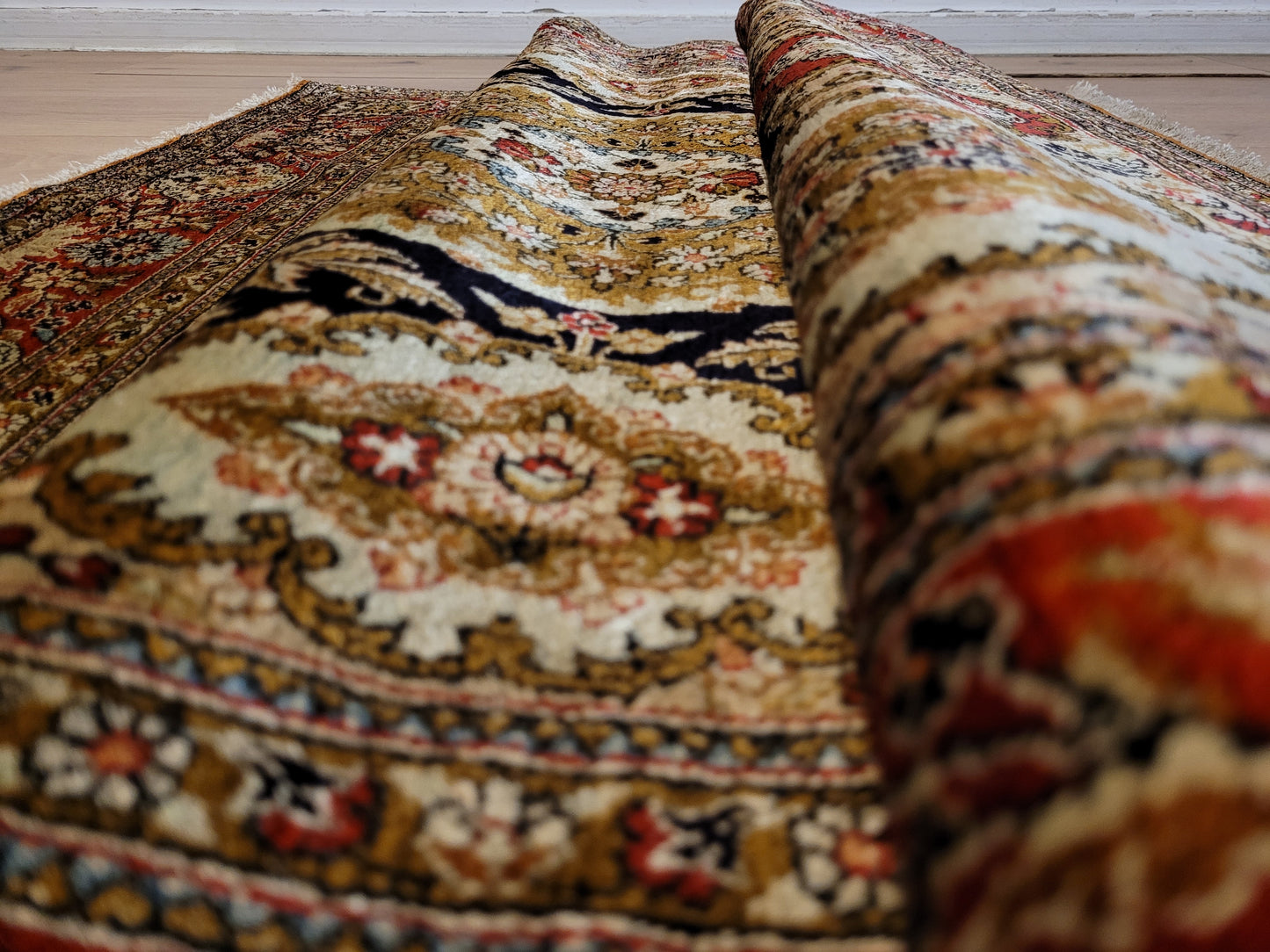 Ghom Seide Teppich Medaillon Blumenornamente feine Knüpfung