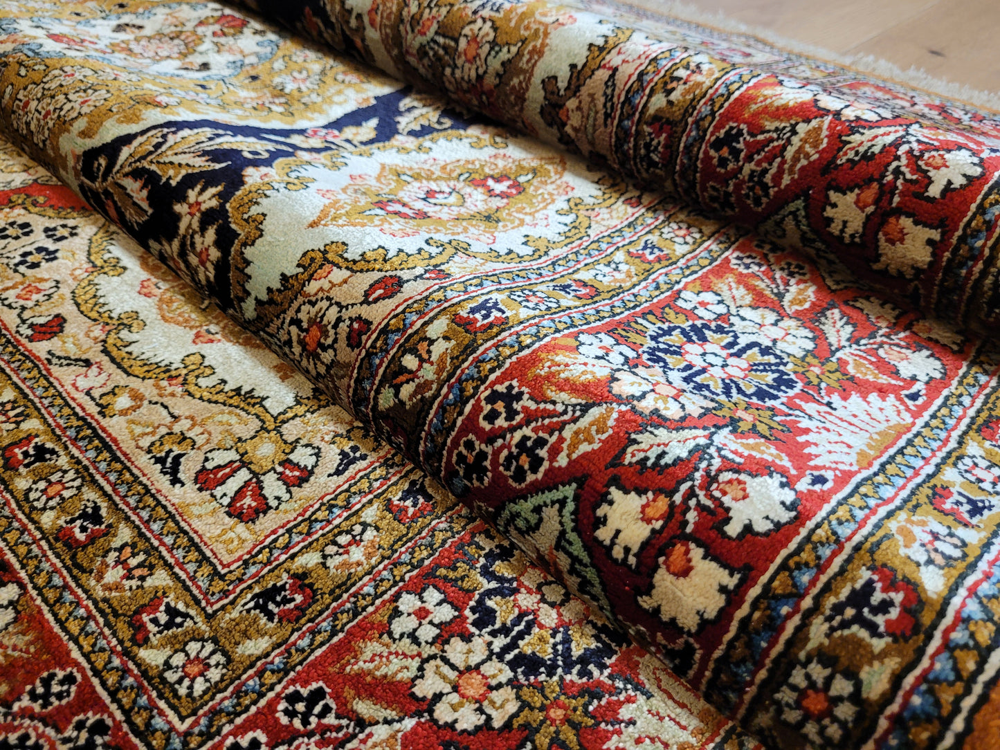 Ghom Seide Teppich Medaillon Blumenornamente feine Knüpfung