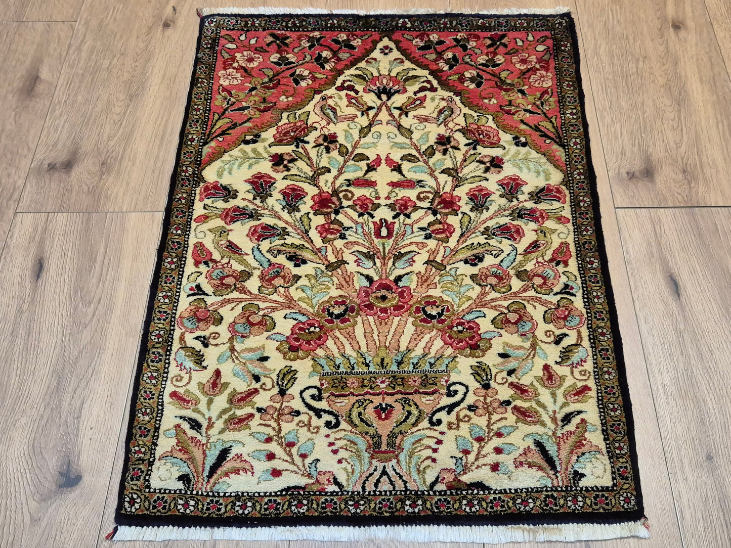 Ghom Seidenteppich Seide auf Seide Blumenkorb florales Design