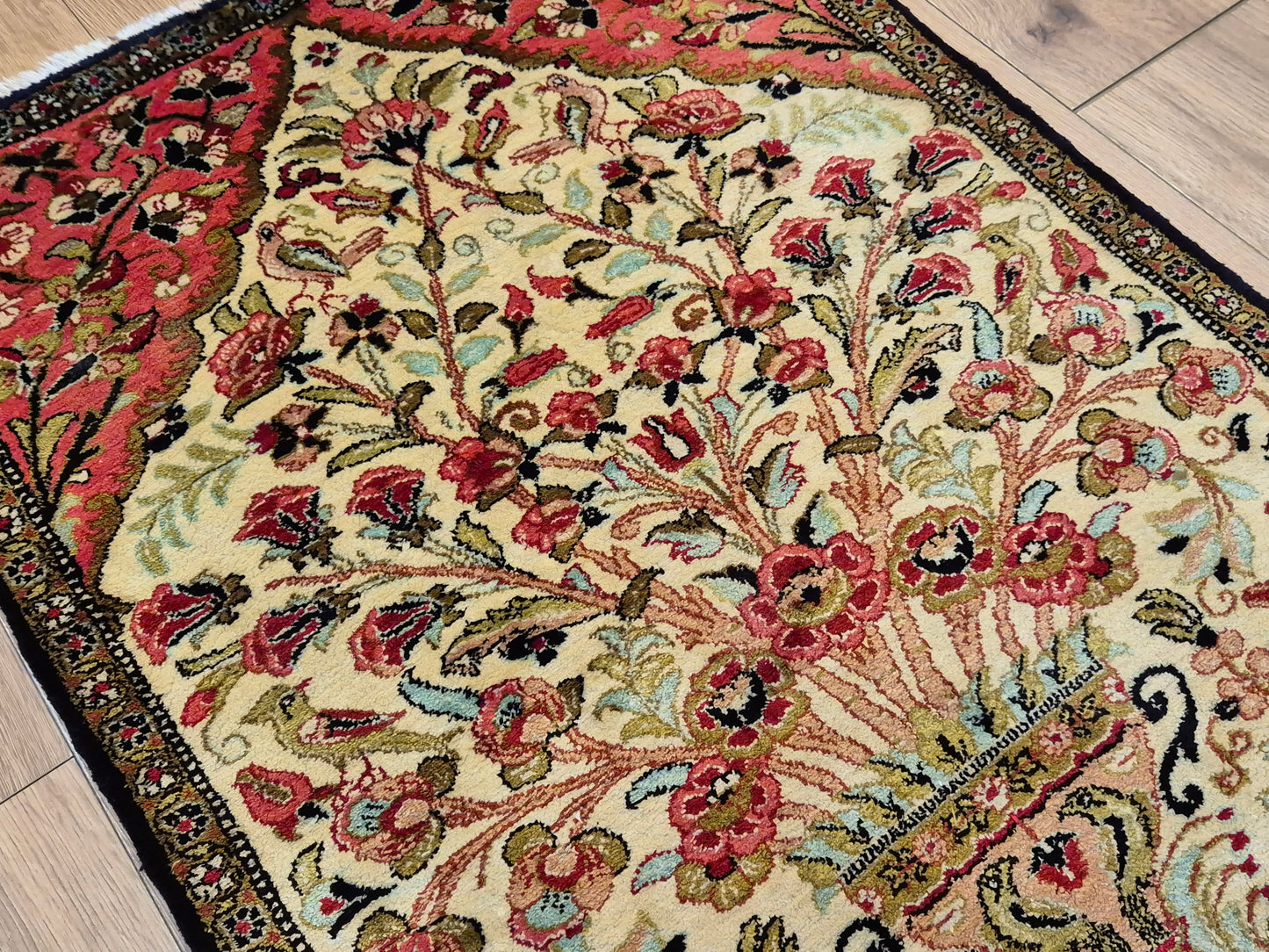 Ghom Seidenteppich Seide auf Seide Blumenkorb florales Design