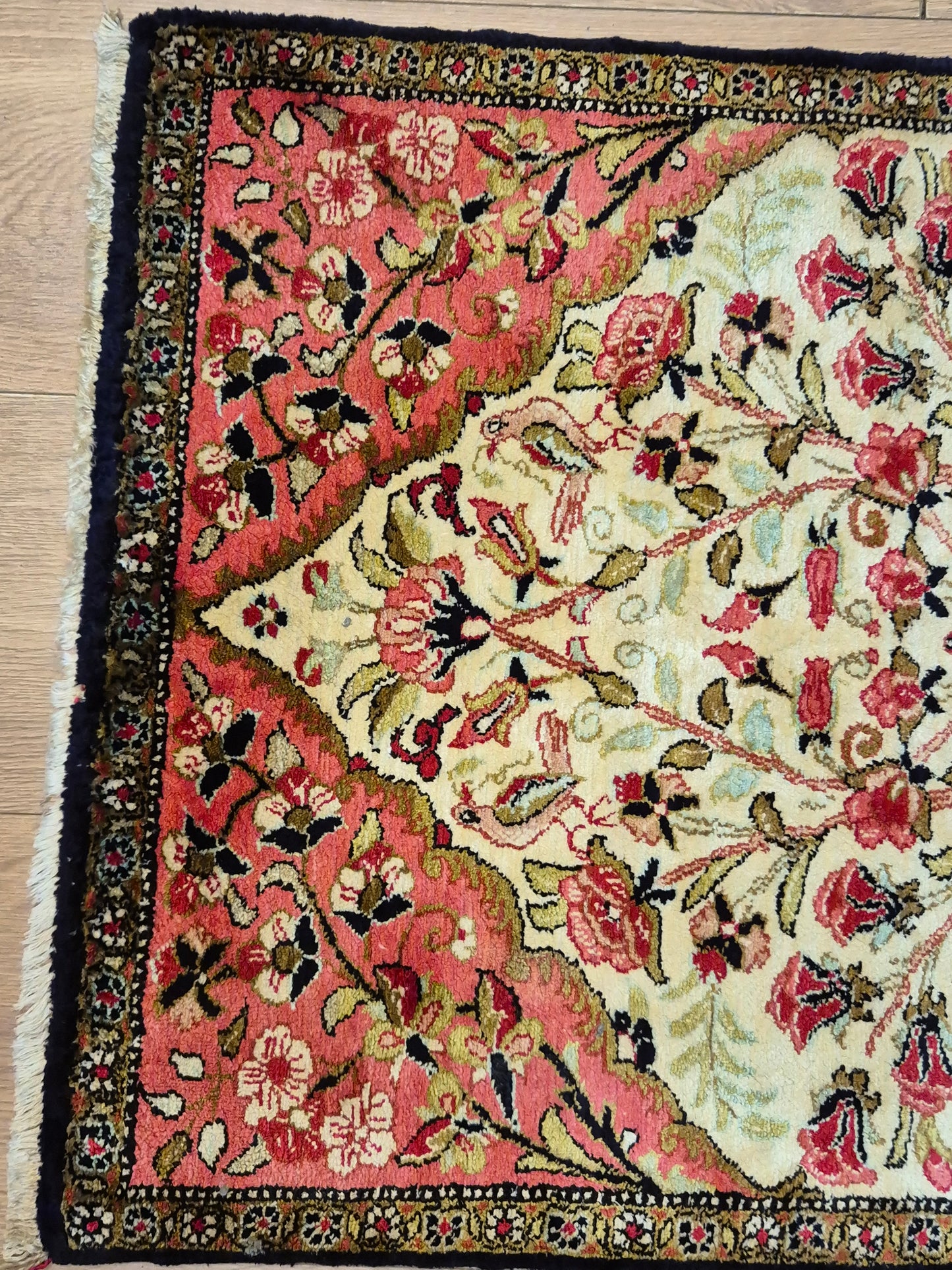 Ghom Seidenteppich Seide auf Seide Blumenkorb florales Design