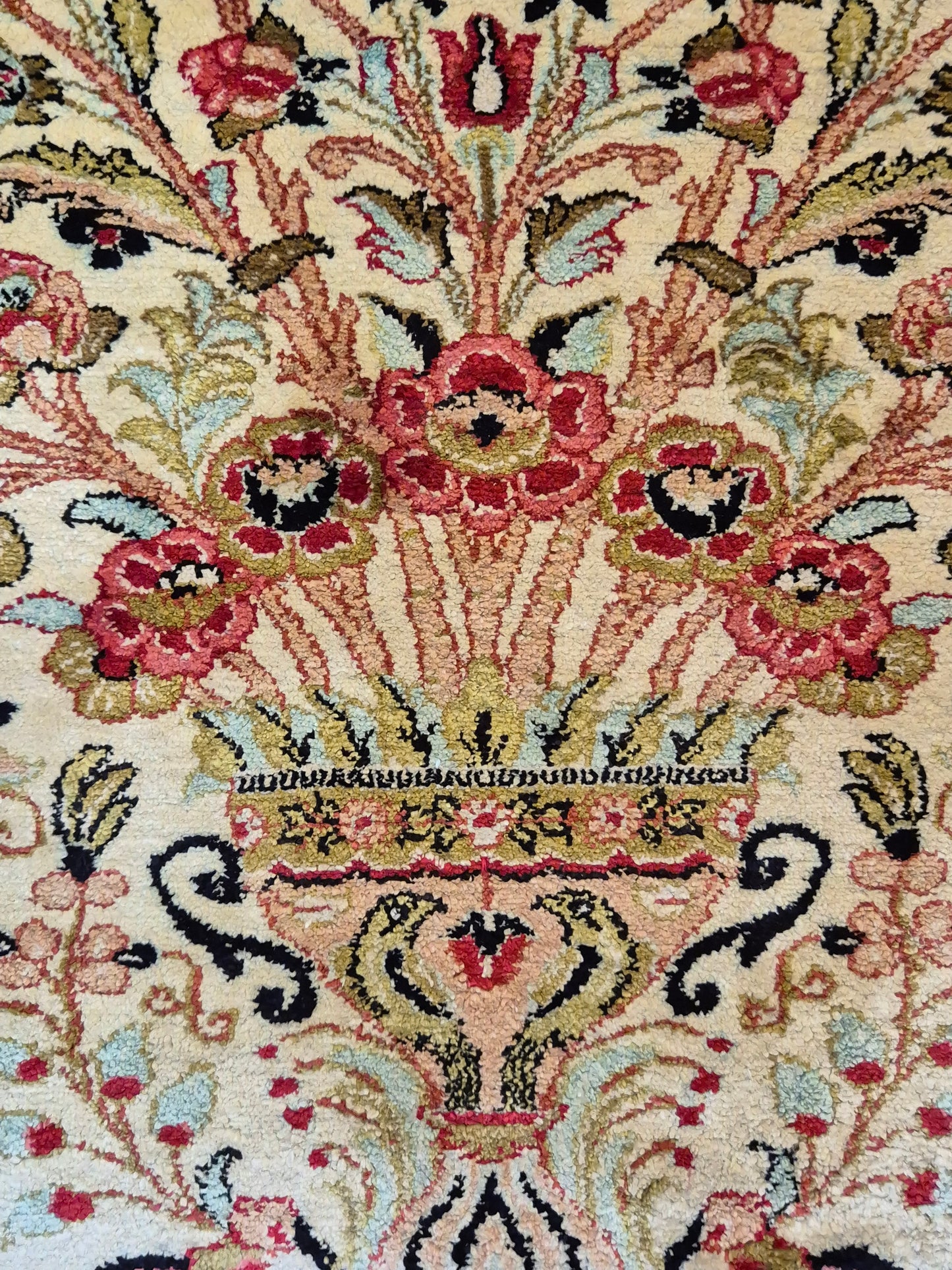 Ghom Seidenteppich Seide auf Seide Blumenkorb florales Design