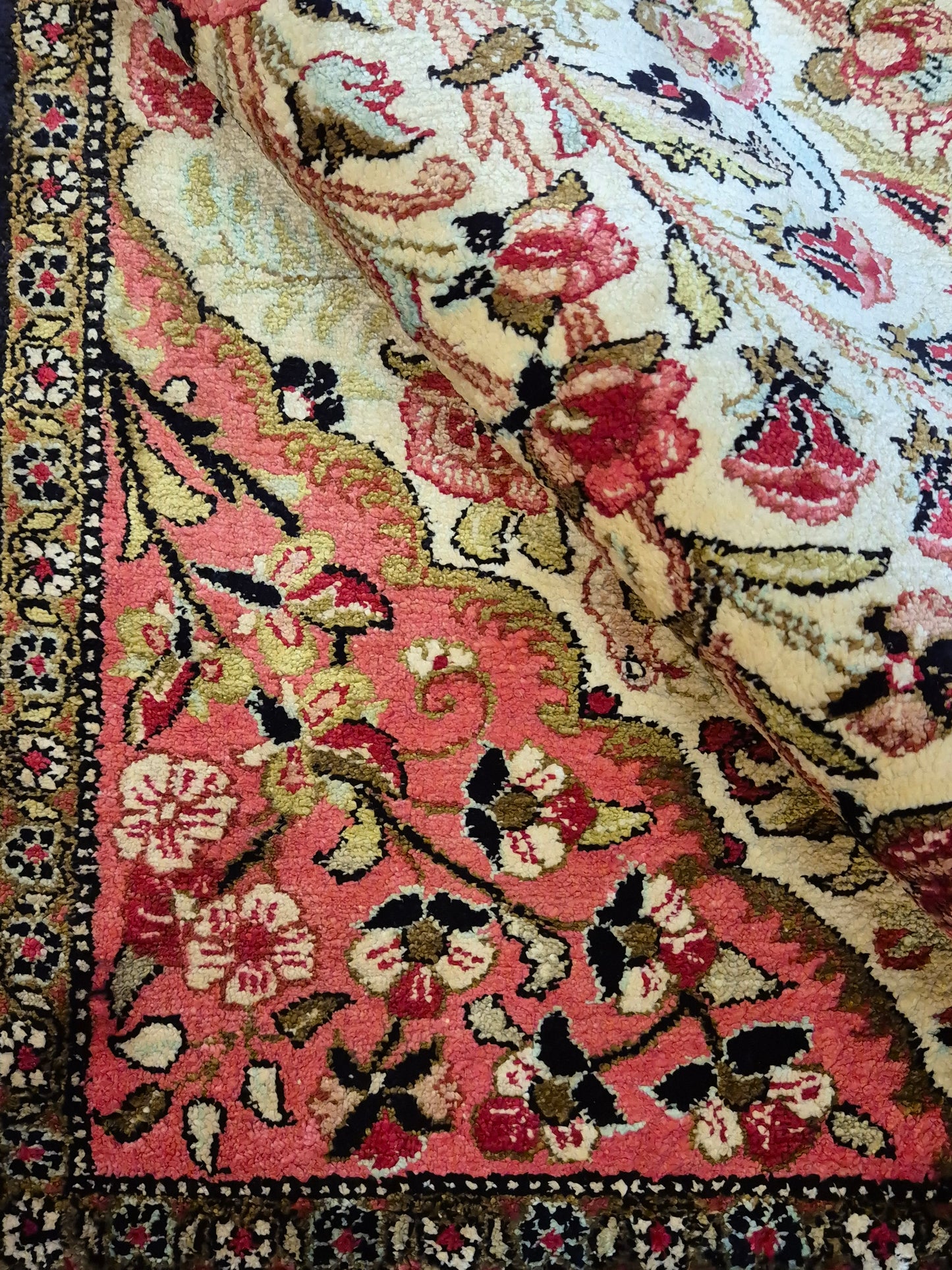 Ghom Seidenteppich Seide auf Seide Blumenkorb florales Design