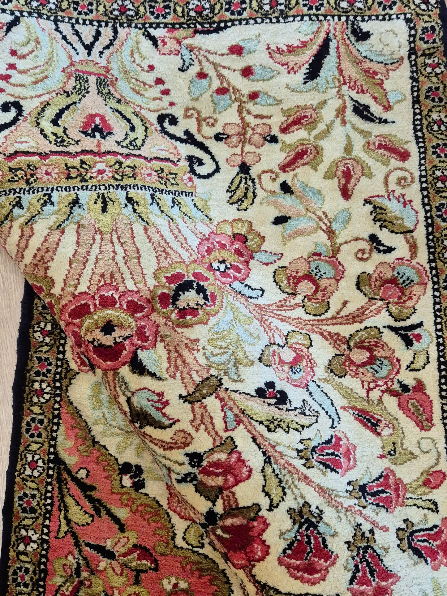 Ghom Seidenteppich Seide auf Seide Blumenkorb florales Design