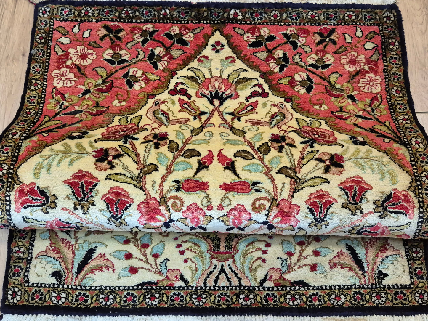 Ghom Seidenteppich Seide auf Seide Blumenkorb florales Design