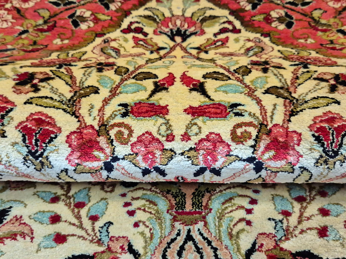 Ghom Seidenteppich Seide auf Seide Blumenkorb florales Design