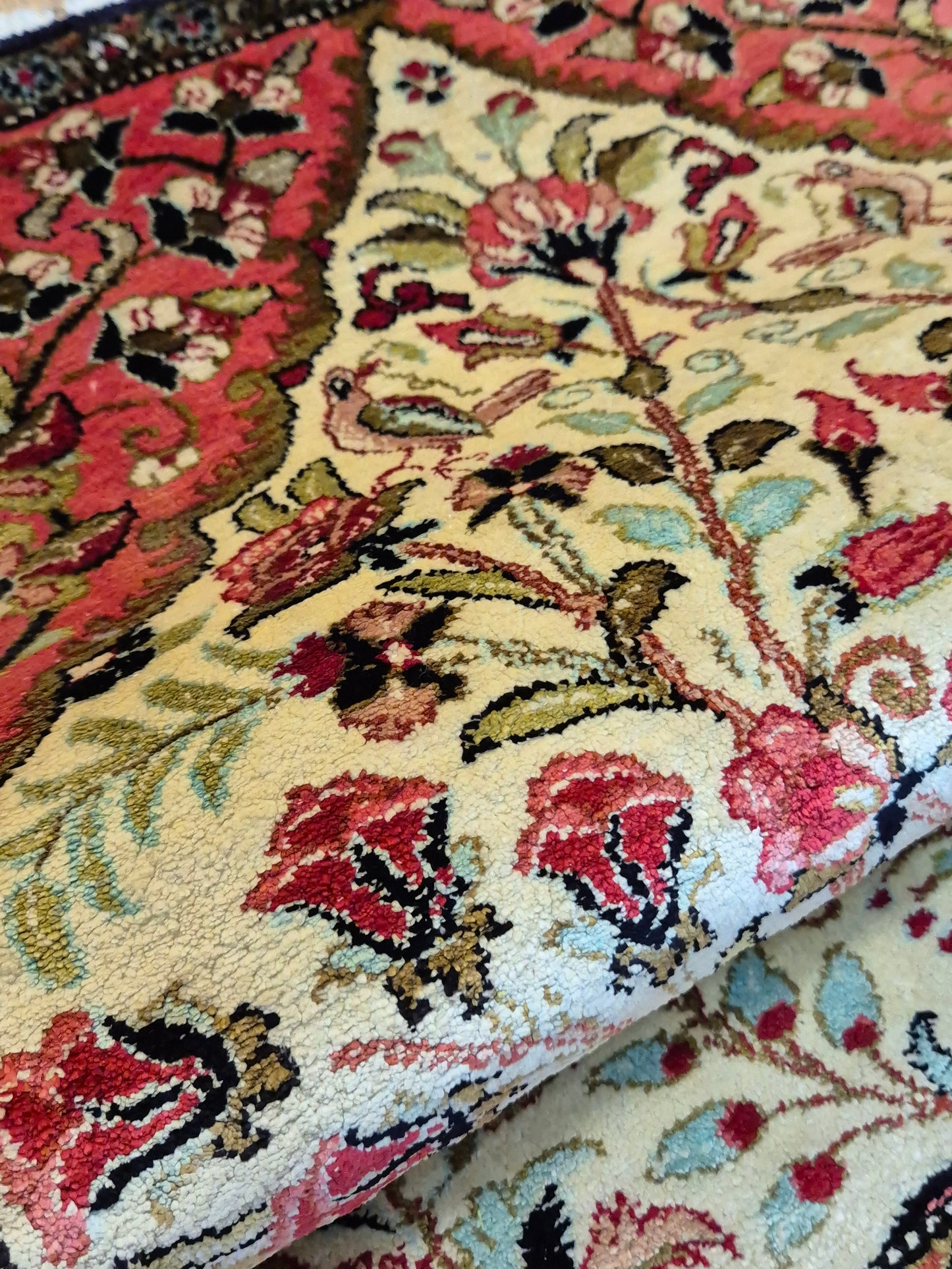 Ghom Seidenteppich Seide auf Seide Blumenkorb florales Design