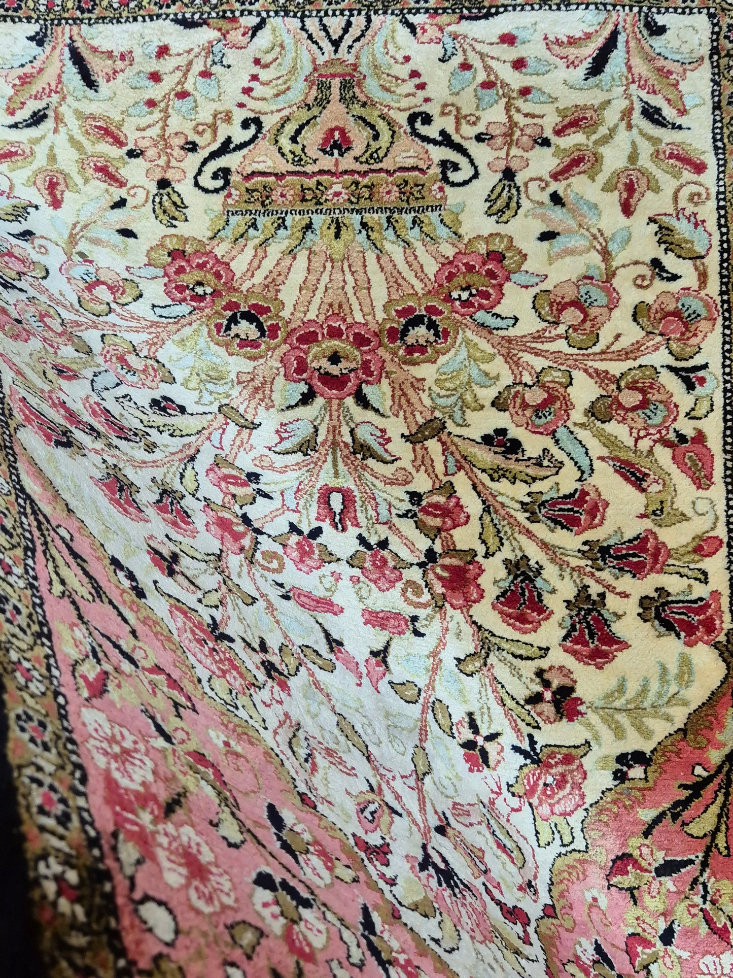 Ghom Seidenteppich Seide auf Seide Blumenkorb florales Design