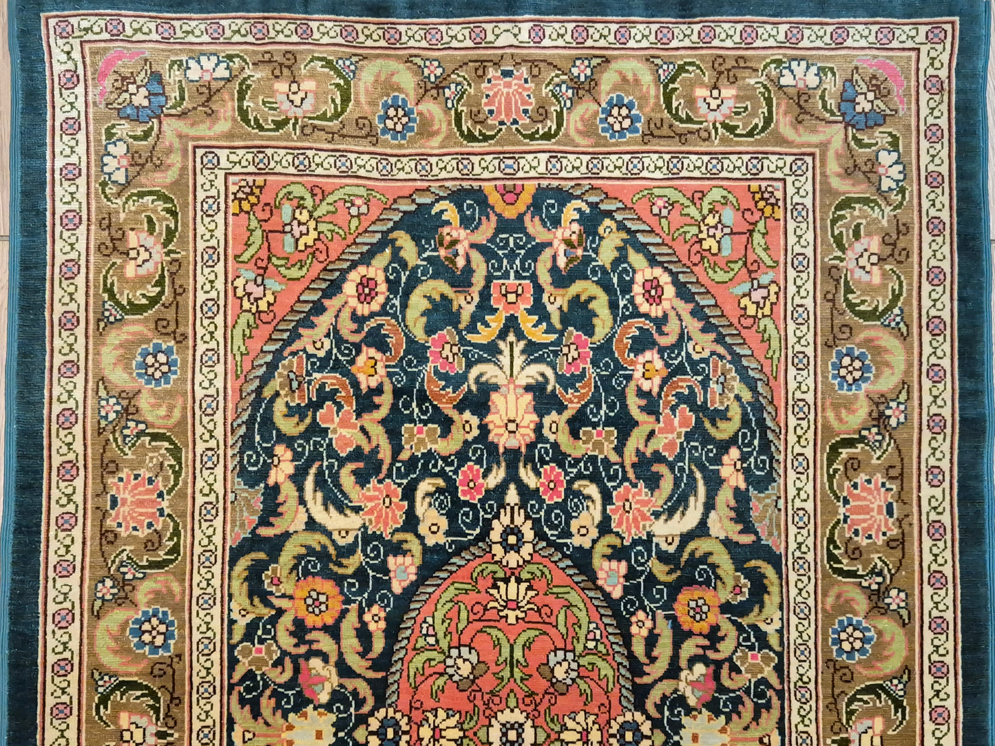 Hereke Seidenteppich Seide auf Seide Medaillon florales Muster