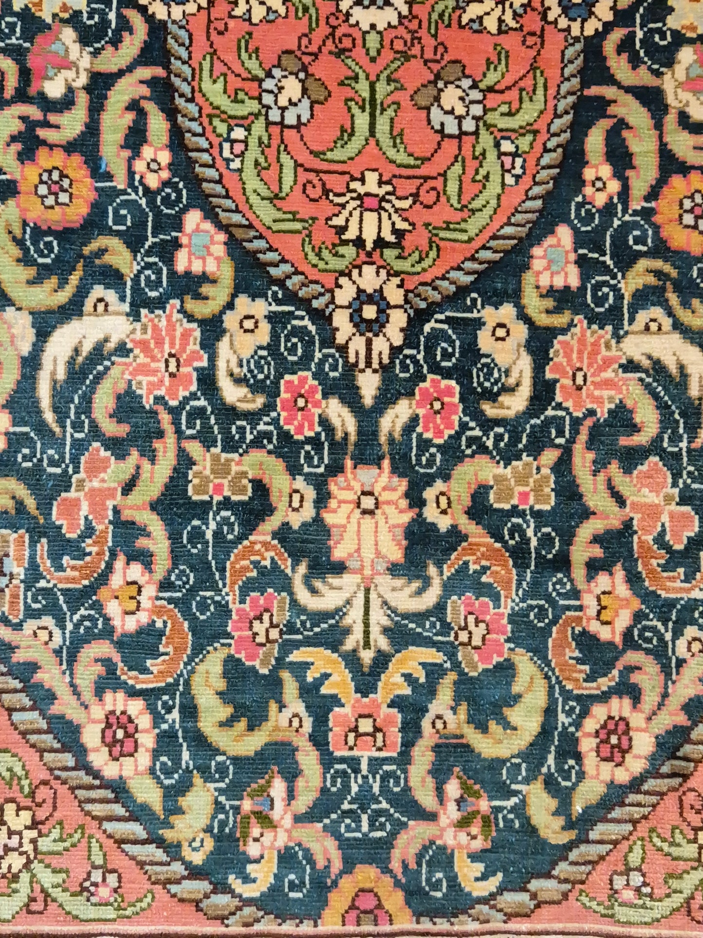 Hereke Seidenteppich Seide auf Seide Medaillon florales Muster