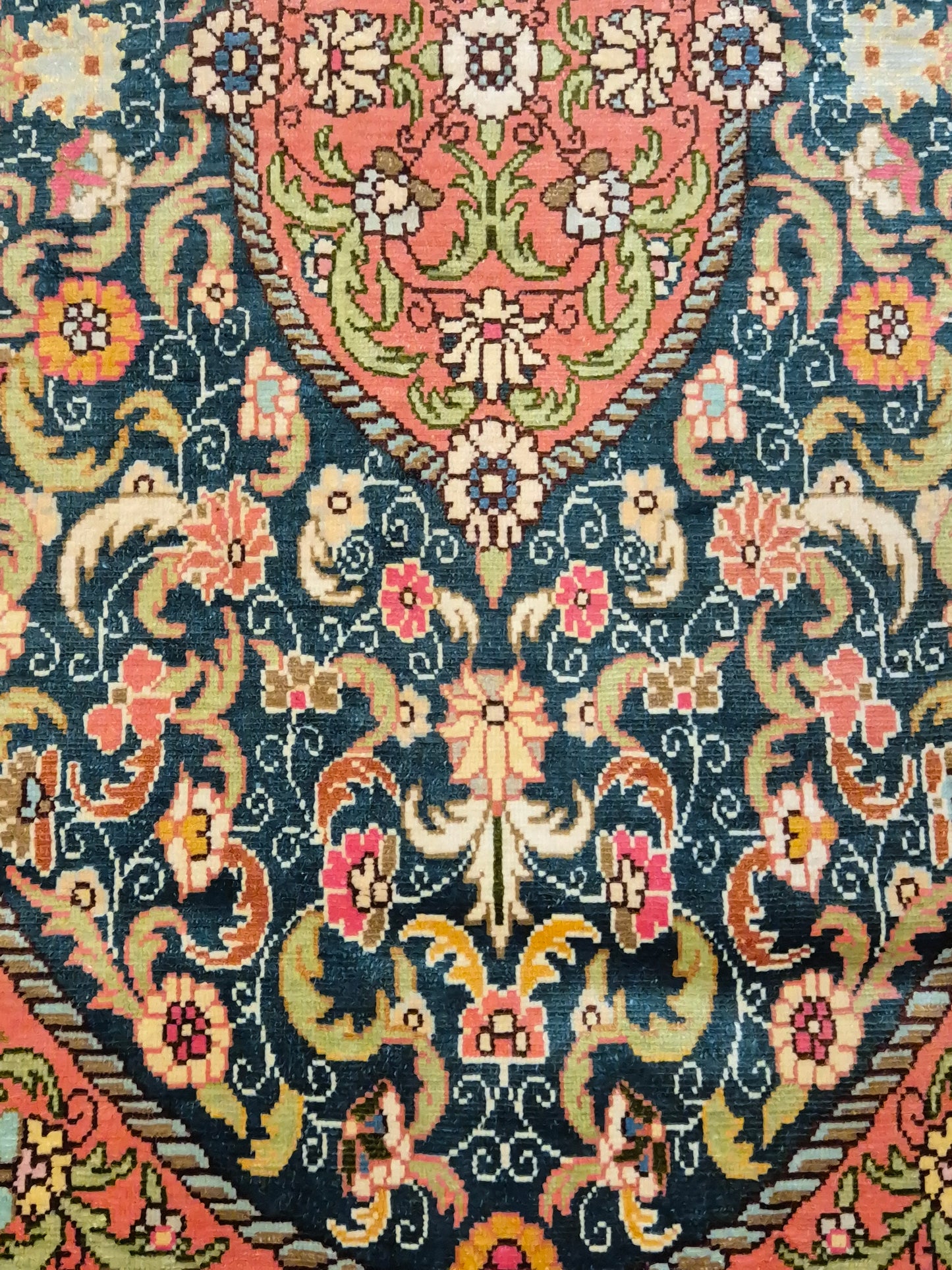 Hereke Seidenteppich Seide auf Seide Medaillon florales Muster