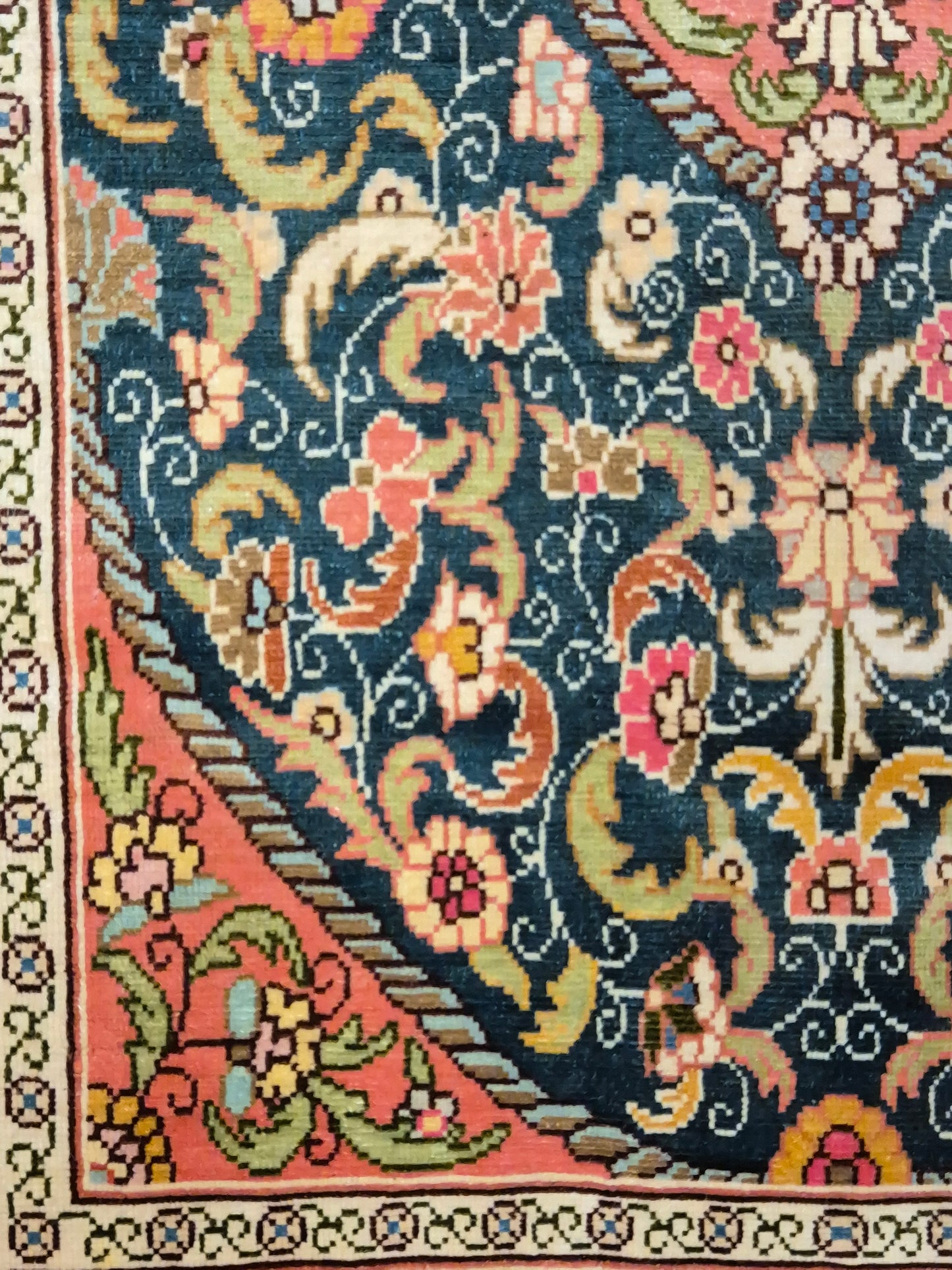 Hereke Seidenteppich Seide auf Seide Medaillon florales Muster