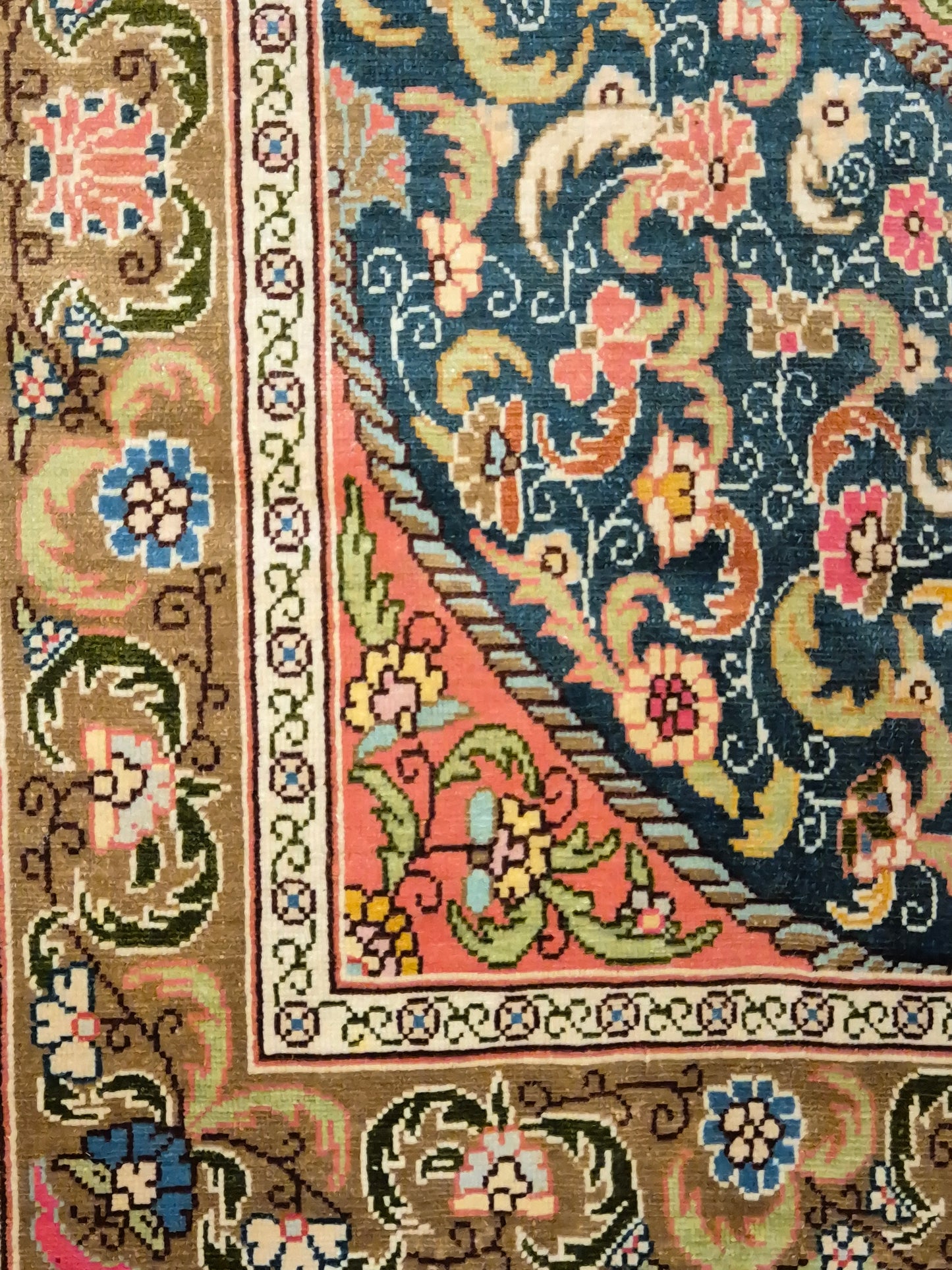 Hereke Seidenteppich Seide auf Seide Medaillon florales Muster