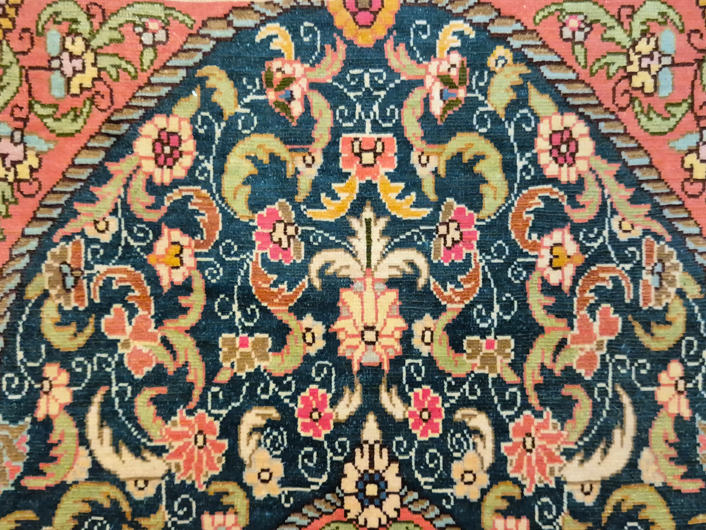 Hereke Seidenteppich Seide auf Seide Medaillon florales Muster