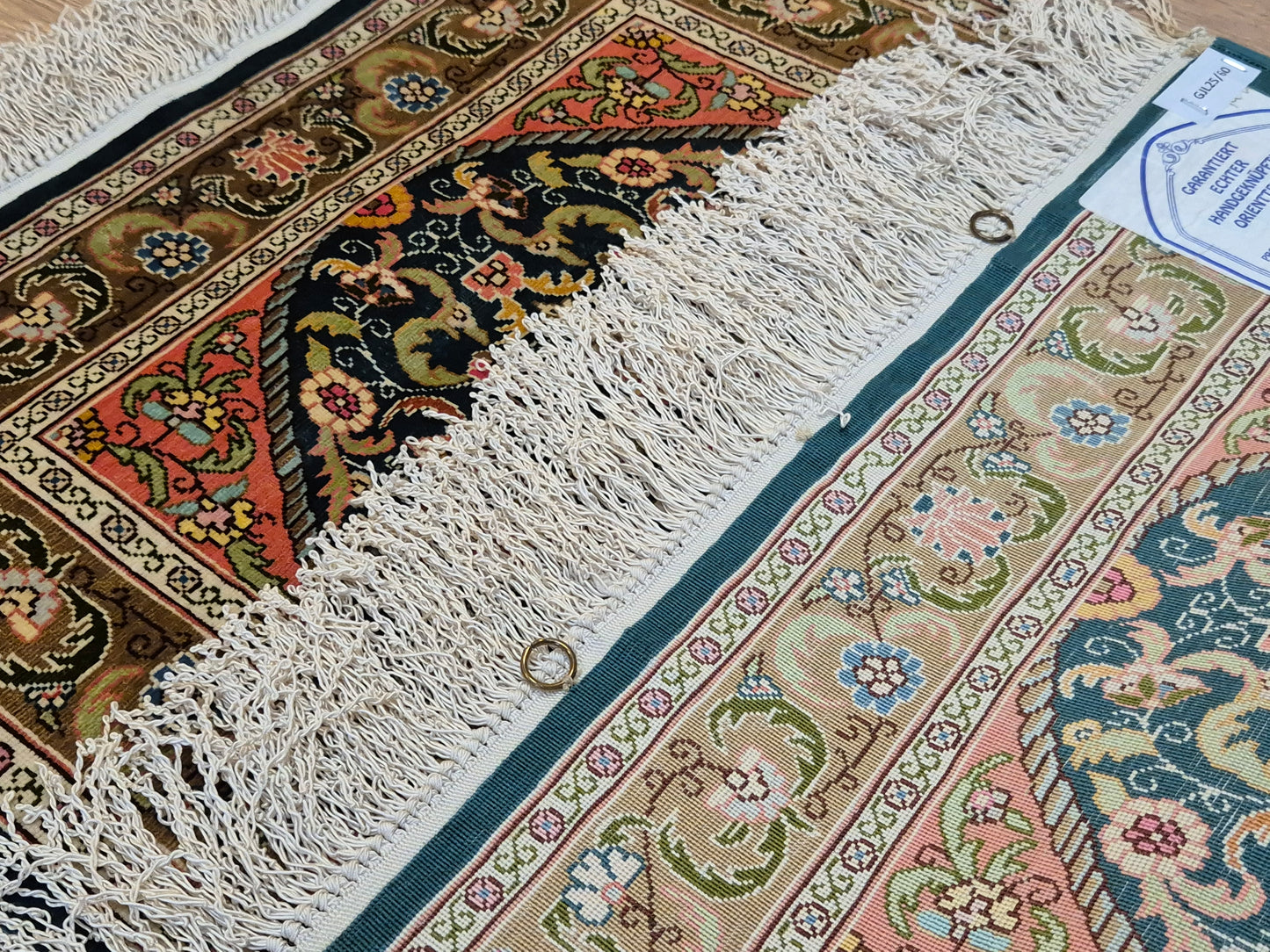 Hereke Seidenteppich Seide auf Seide Medaillon florales Muster