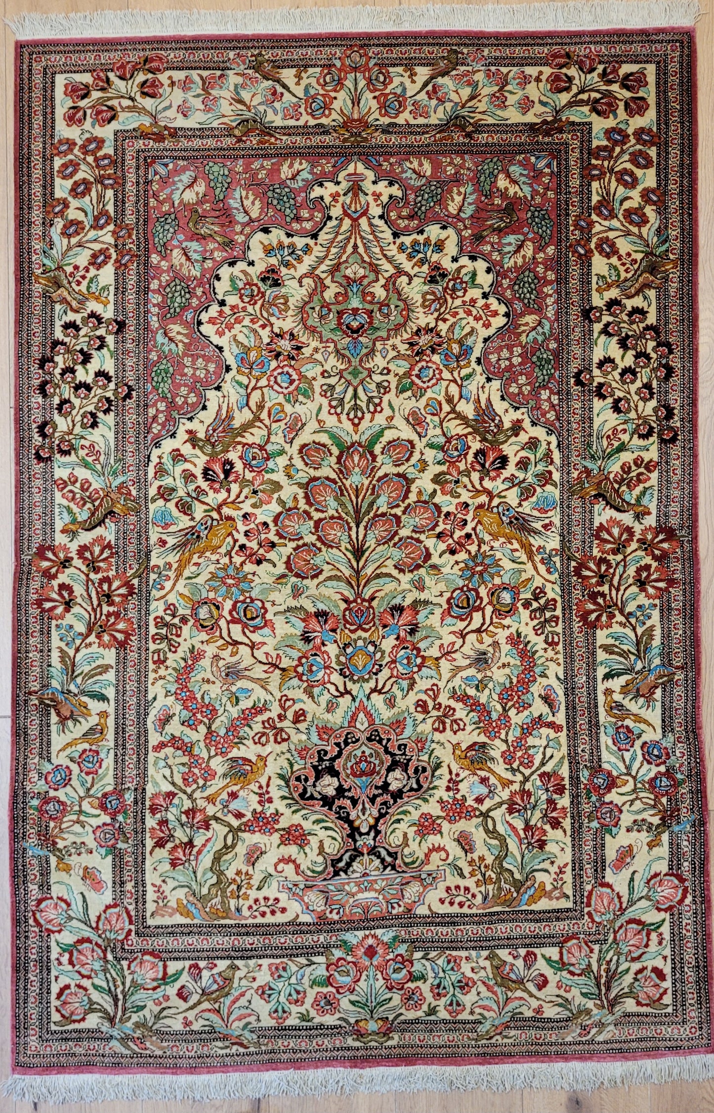 Ghom Seidenteppich Seide auf Seide feine Blumenmotive