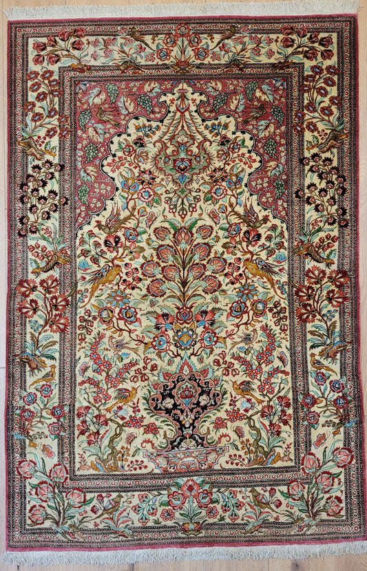 Ghom Seidenteppich Seide auf Seide feine Blumenmotive