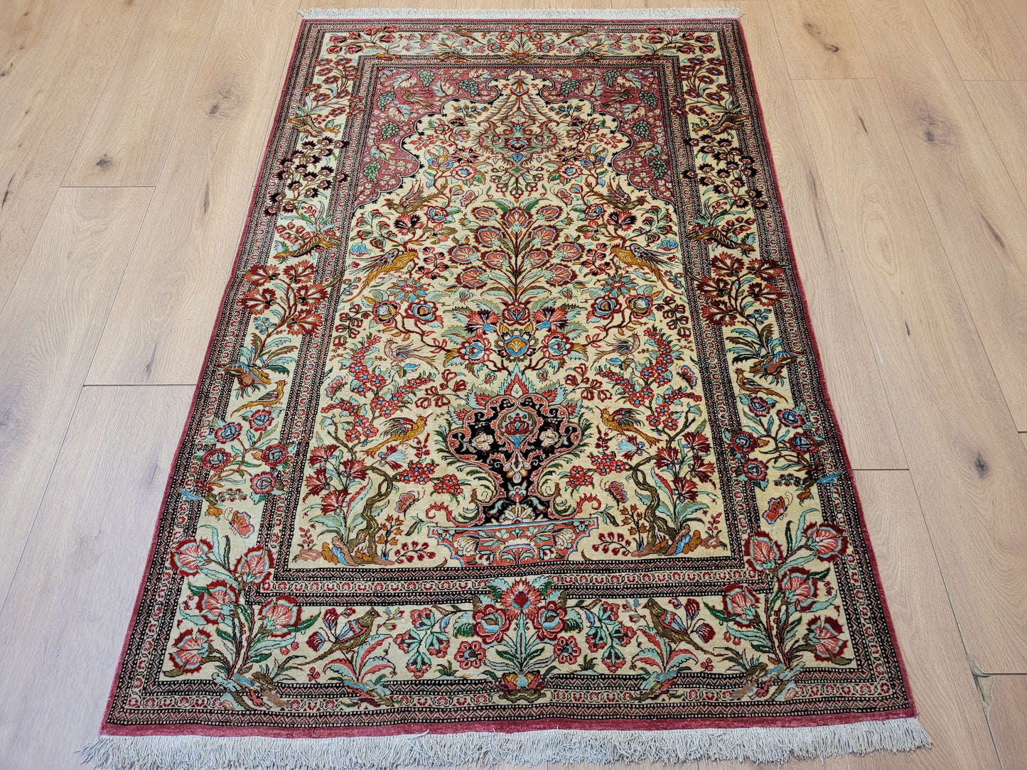 Ghom Seidenteppich Seide auf Seide feine Blumenmotive