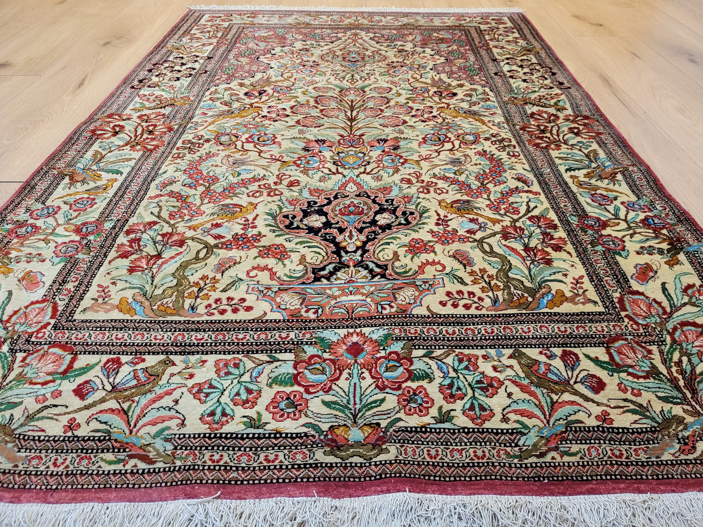 Ghom Seidenteppich Seide auf Seide feine Blumenmotive