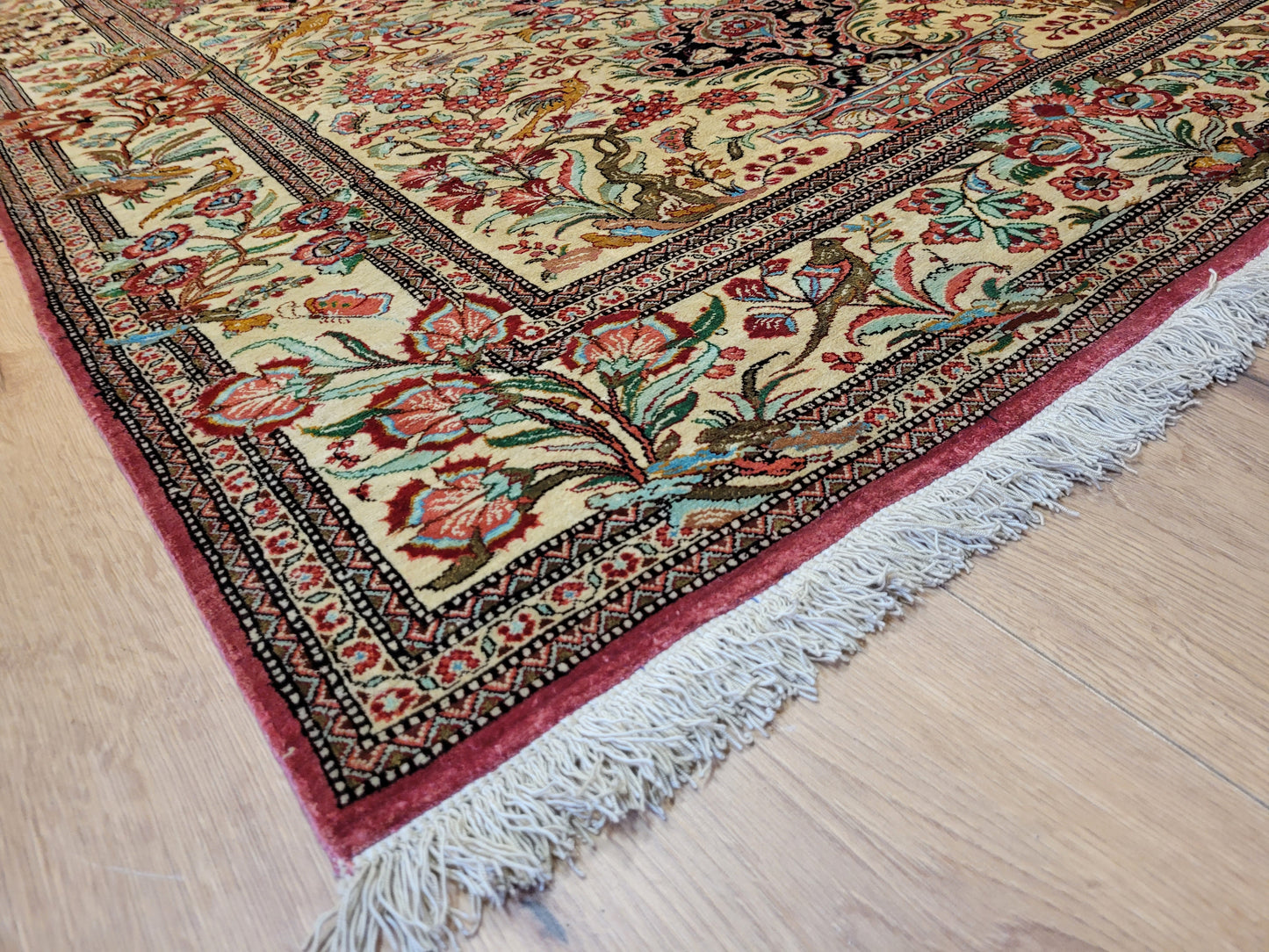 Ghom Seidenteppich Seide auf Seide feine Blumenmotive