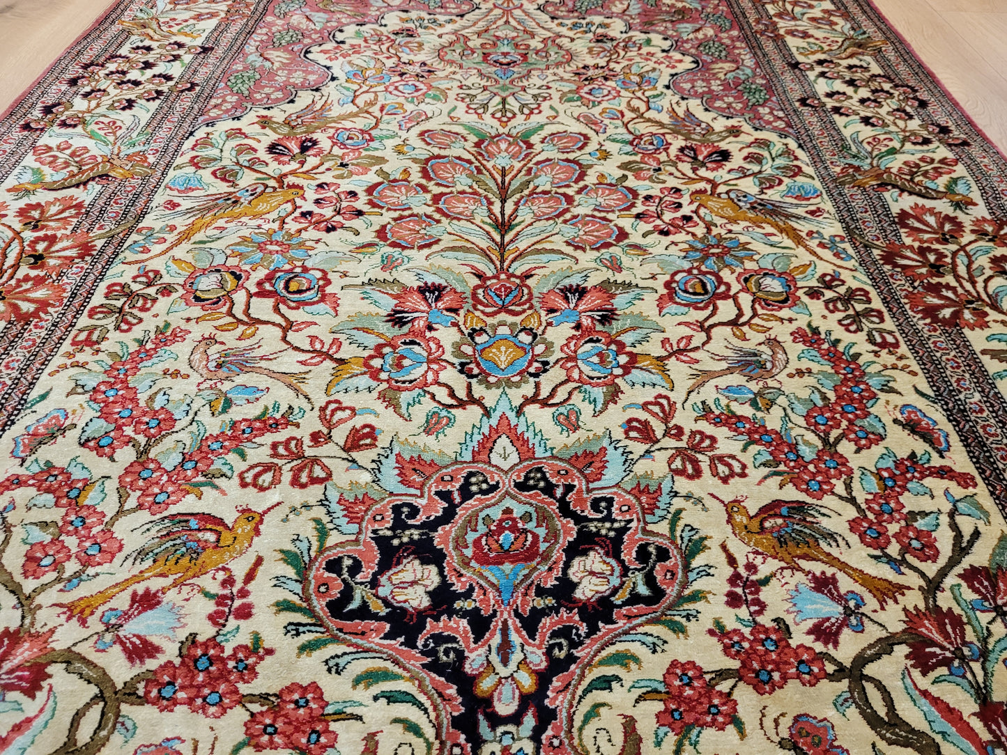 Ghom Seidenteppich Seide auf Seide feine Blumenmotive