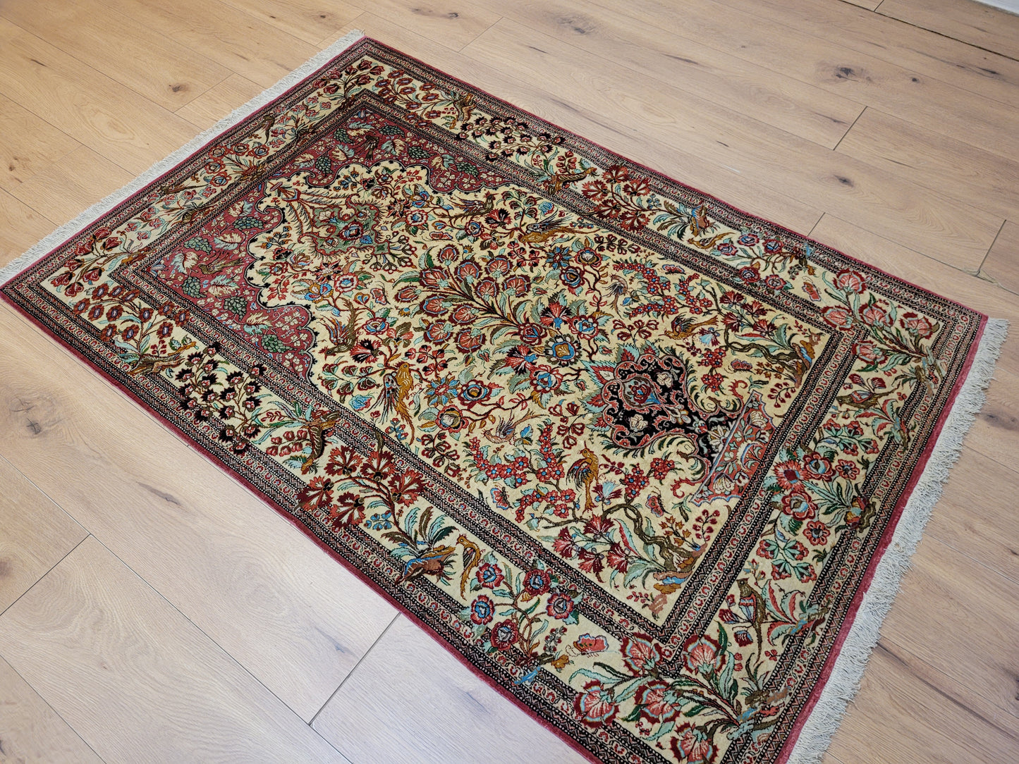 Ghom Seidenteppich Seide auf Seide feine Blumenmotive