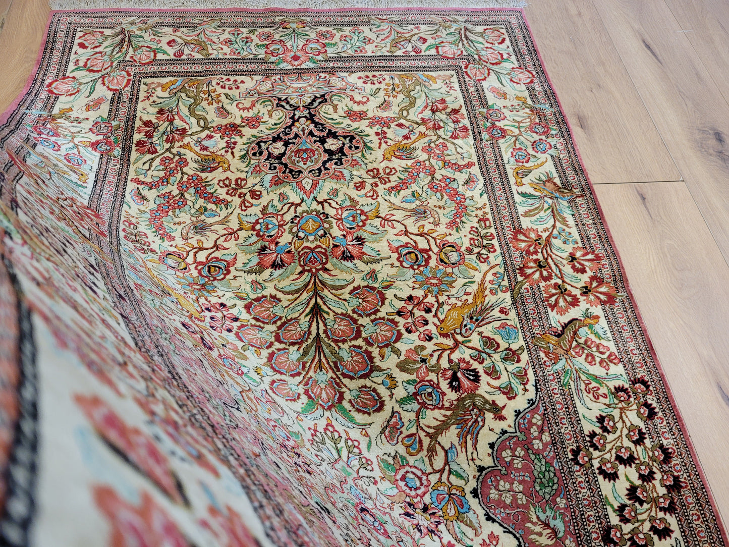 Ghom Seidenteppich Seide auf Seide feine Blumenmotive