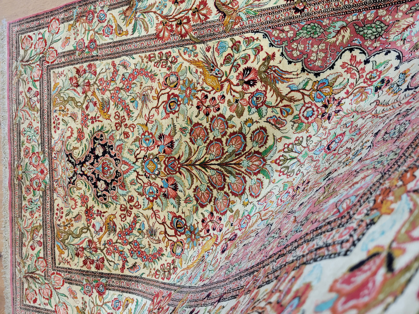 Ghom Seidenteppich Seide auf Seide feine Blumenmotive