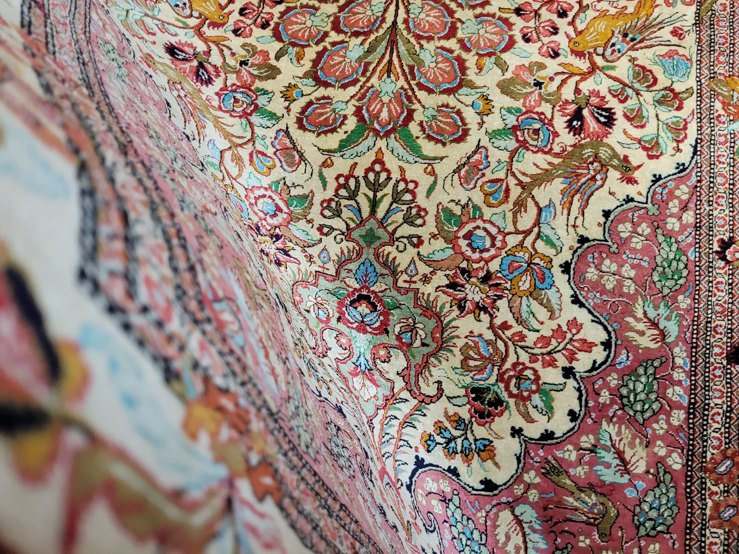 Ghom Seidenteppich Seide auf Seide feine Blumenmotive