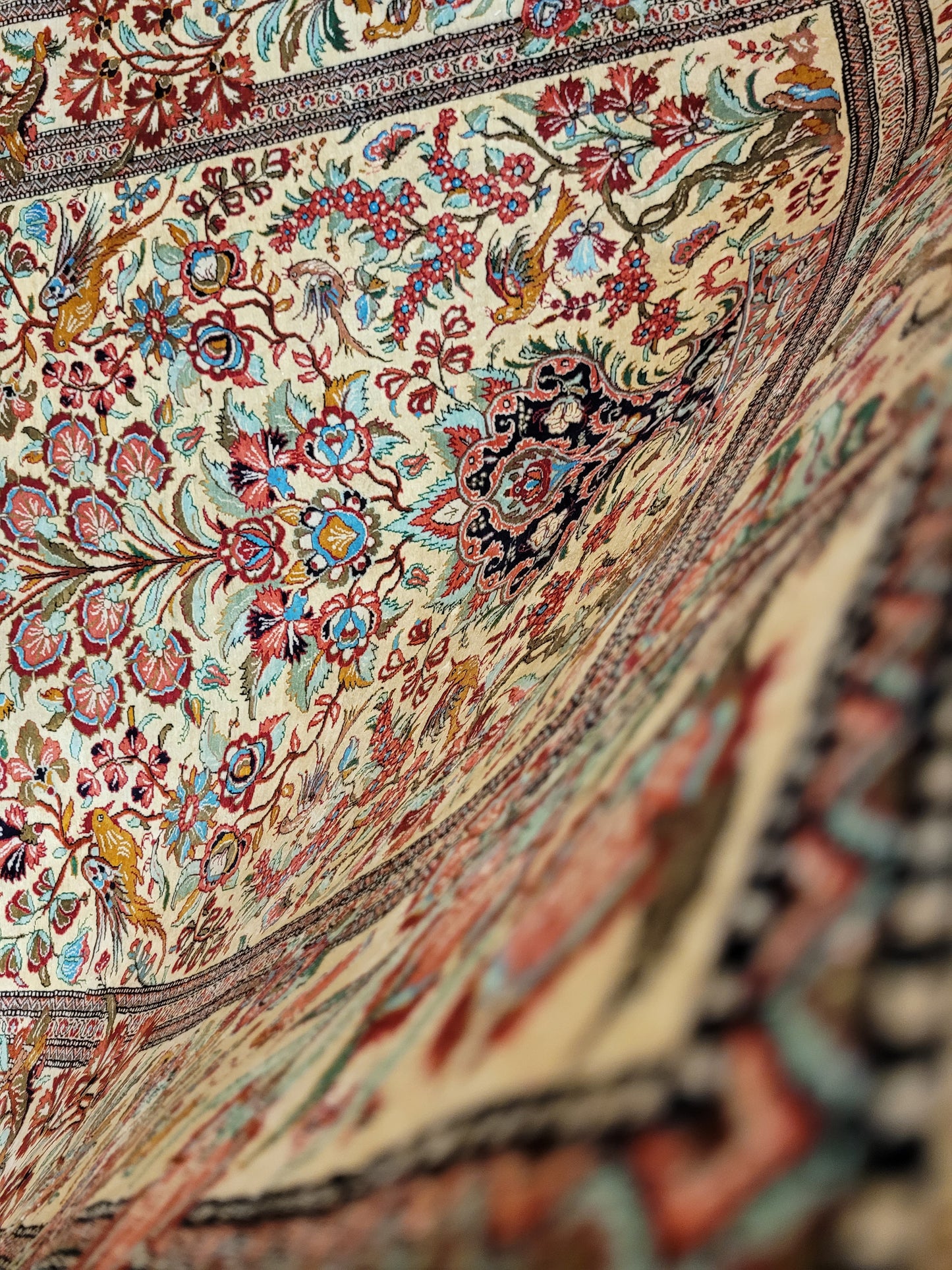 Ghom Seidenteppich Seide auf Seide feine Blumenmotive