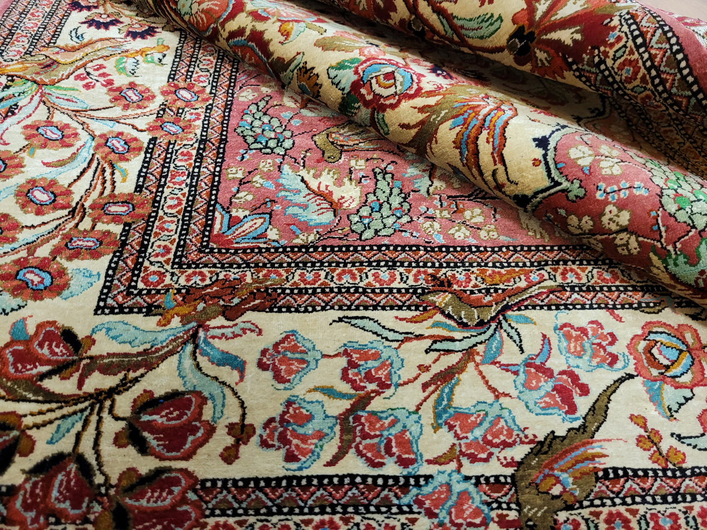 Ghom Seidenteppich Seide auf Seide feine Blumenmotive