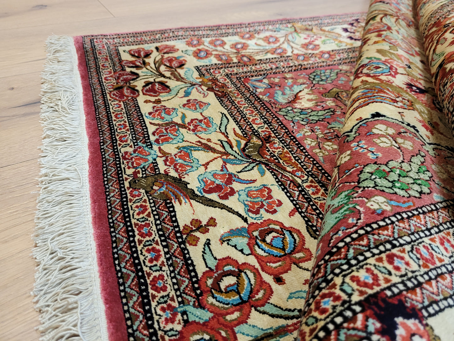 Ghom Seidenteppich Seide auf Seide feine Blumenmotive