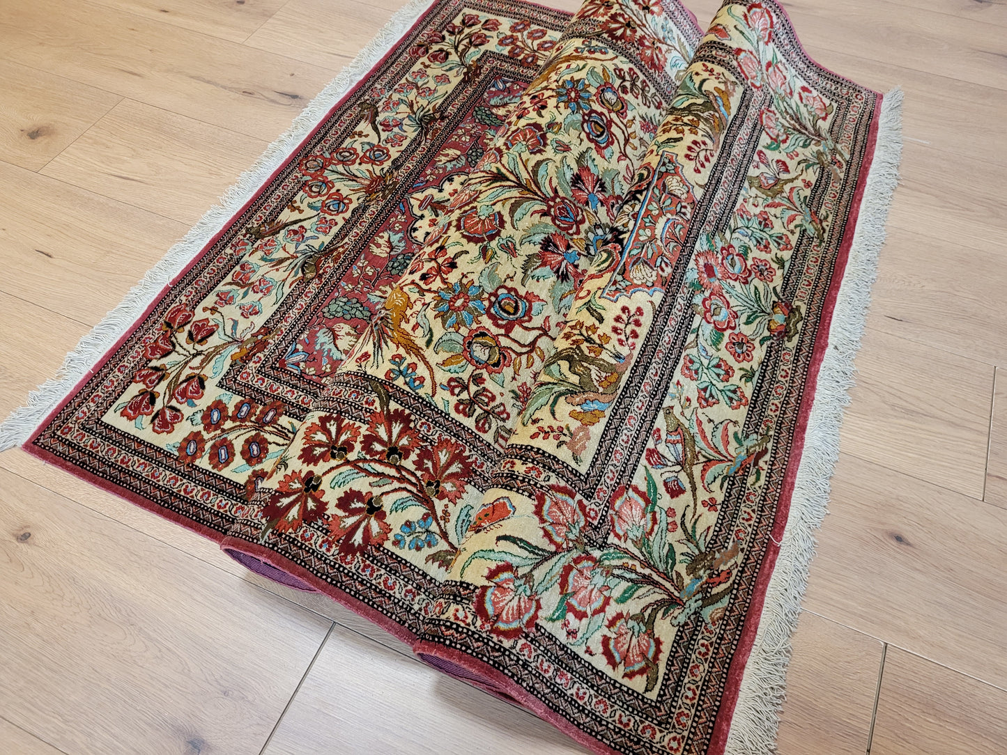 Ghom Seidenteppich Seide auf Seide feine Blumenmotive