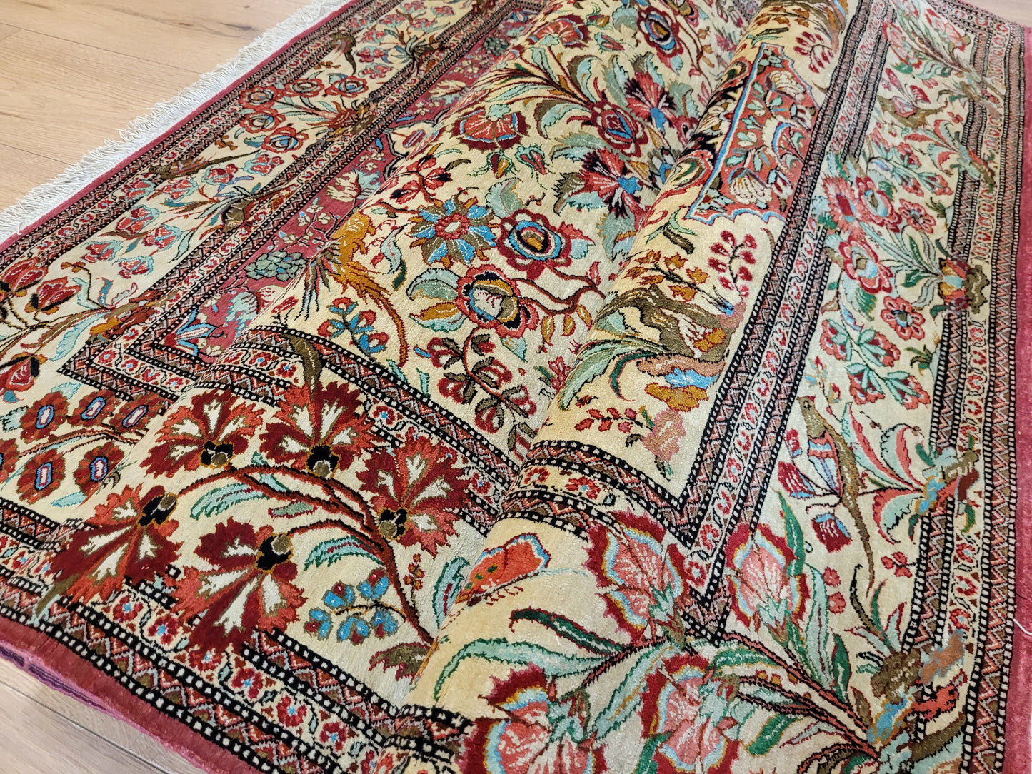 Ghom Seidenteppich Seide auf Seide feine Blumenmotive