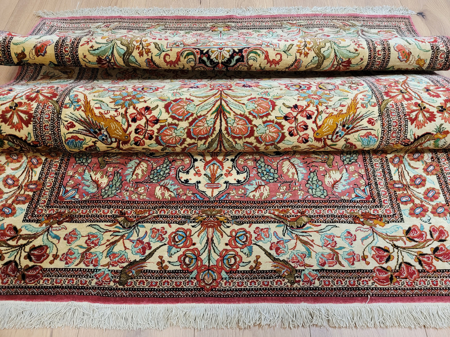 Ghom Seidenteppich Seide auf Seide feine Blumenmotive