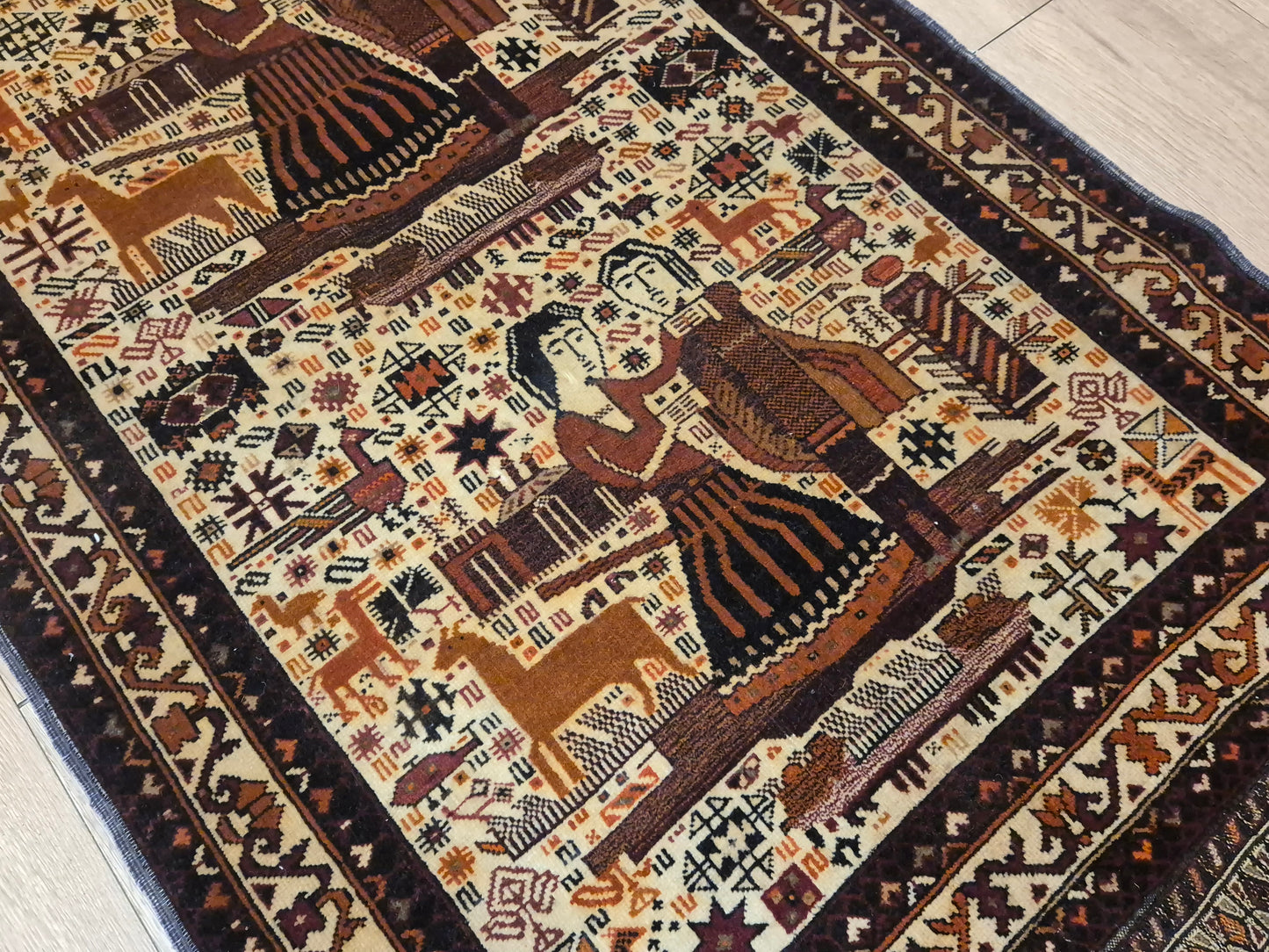 Torbat Belutsch Teppich Wolle figürliche Darstellung handgeknüpft