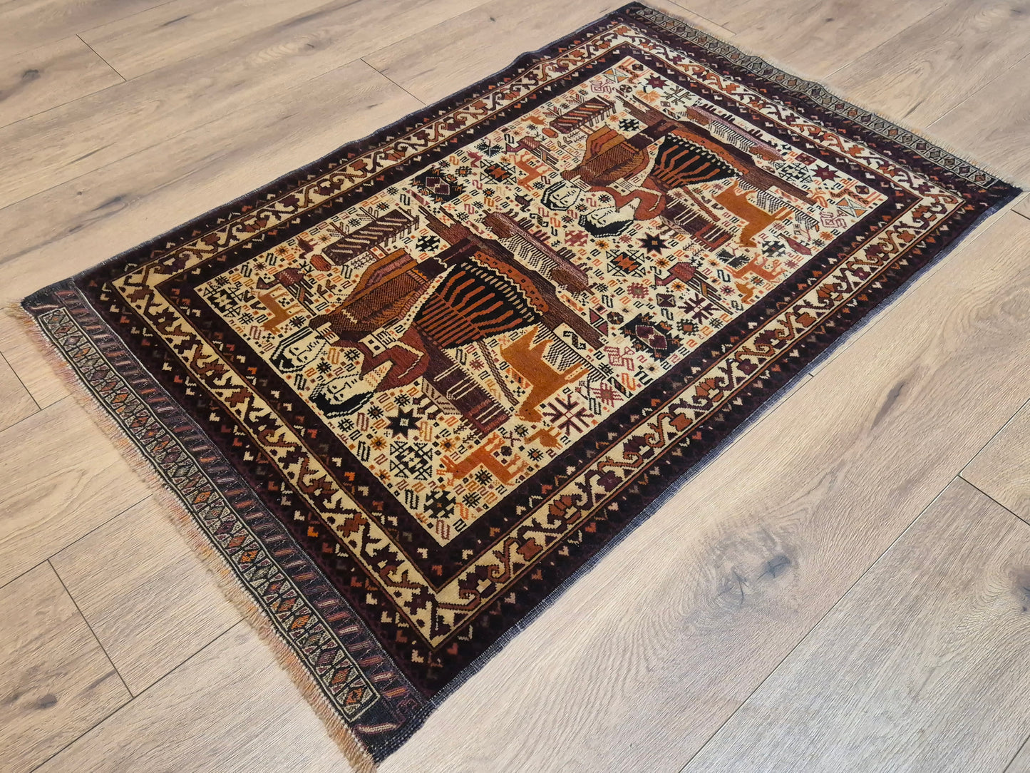 Torbat Belutsch Teppich Wolle figürliche Darstellung handgeknüpft